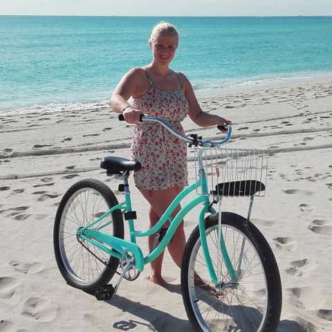 Mit dem Fahrrad am Strand, Miami Beach, Florida