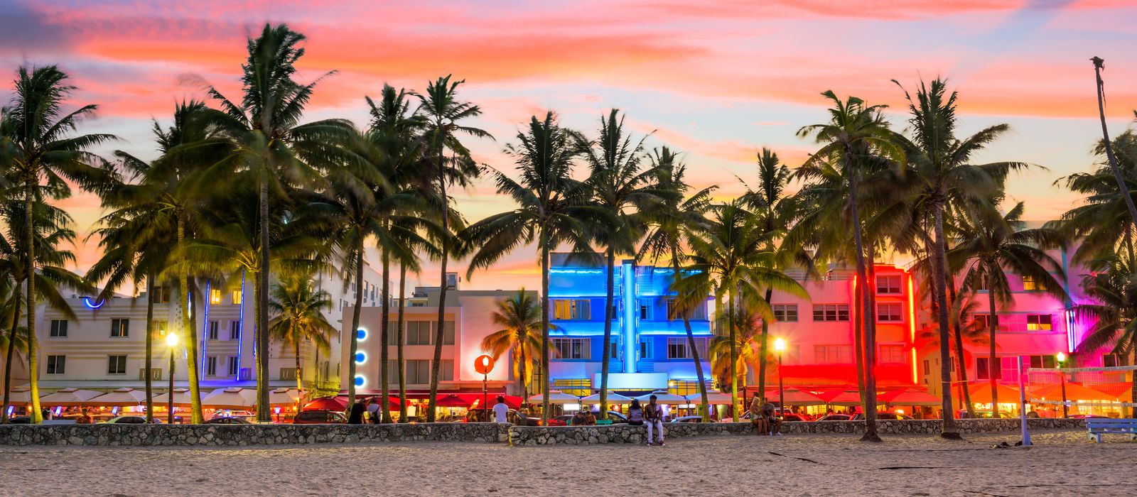 Ocean Drive in Miami Beach bei Sonnenuntergang