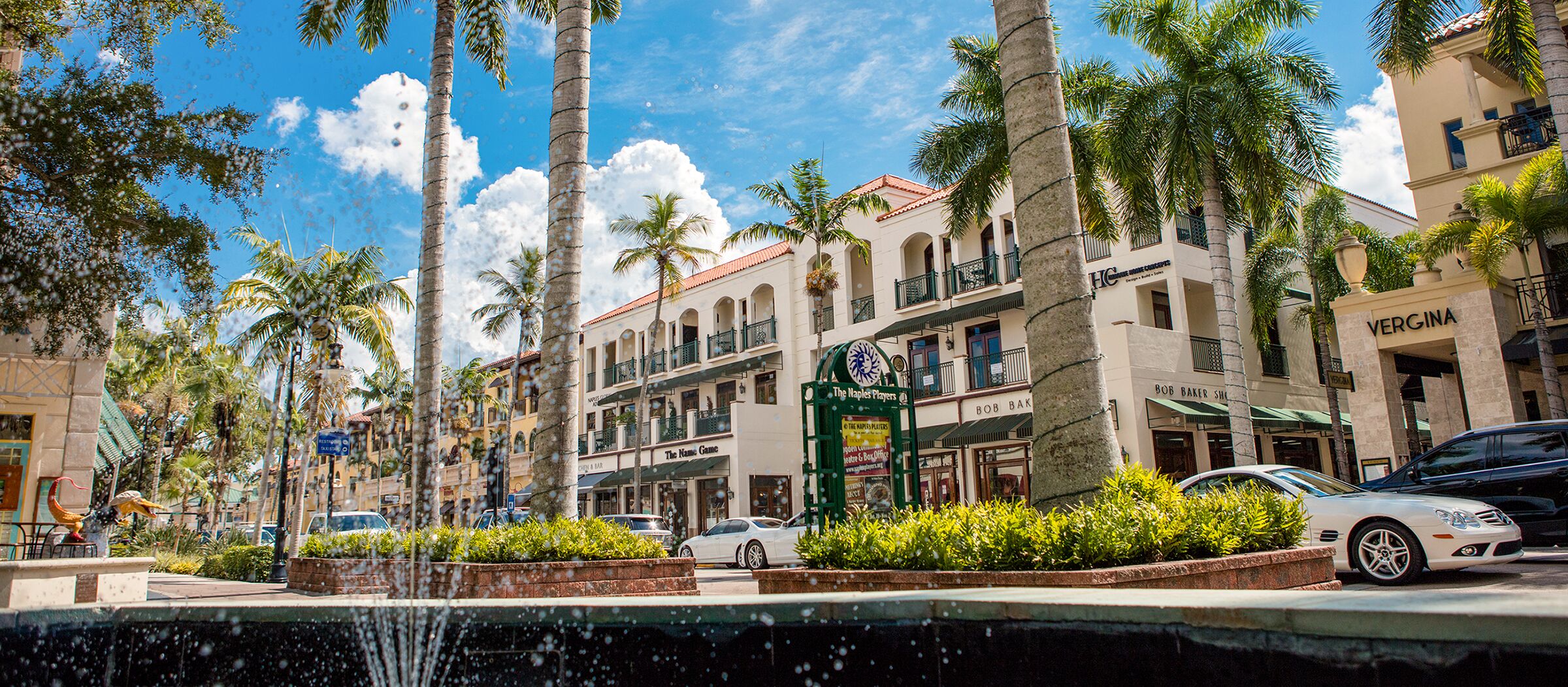 Bummeln entlang der Fifth Avenue South im alten Stadtkern von Naples in Florida