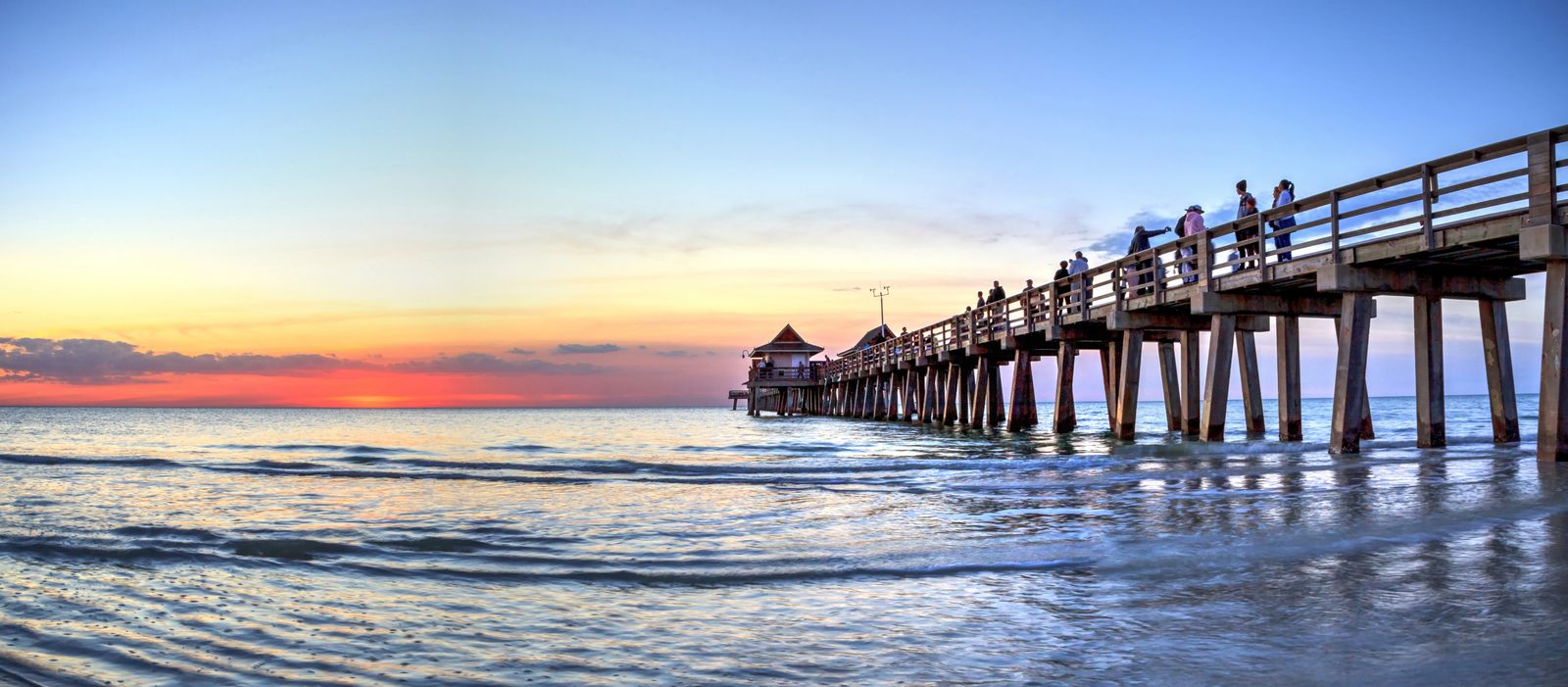 Sonnenuntergang am Pier in Naples, Florida