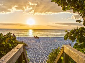 Ein traumhafter Sonnenuntergang am Strand von Naples in Florida