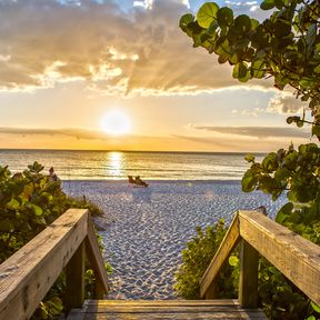 Ein traumhafter Sonnenuntergang am Strand von Naples in Florida