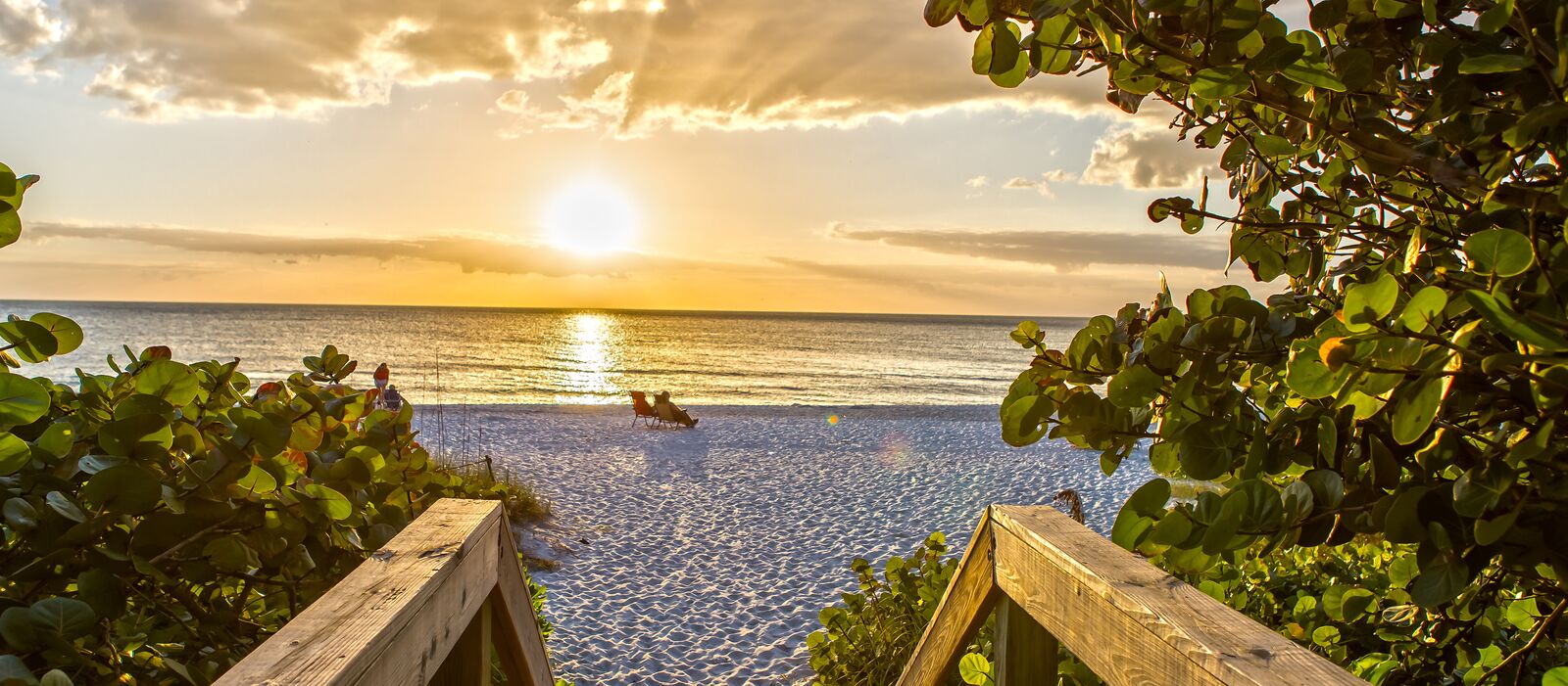 Ein traumhafter Sonnenuntergang am Strand von Naples in Florida