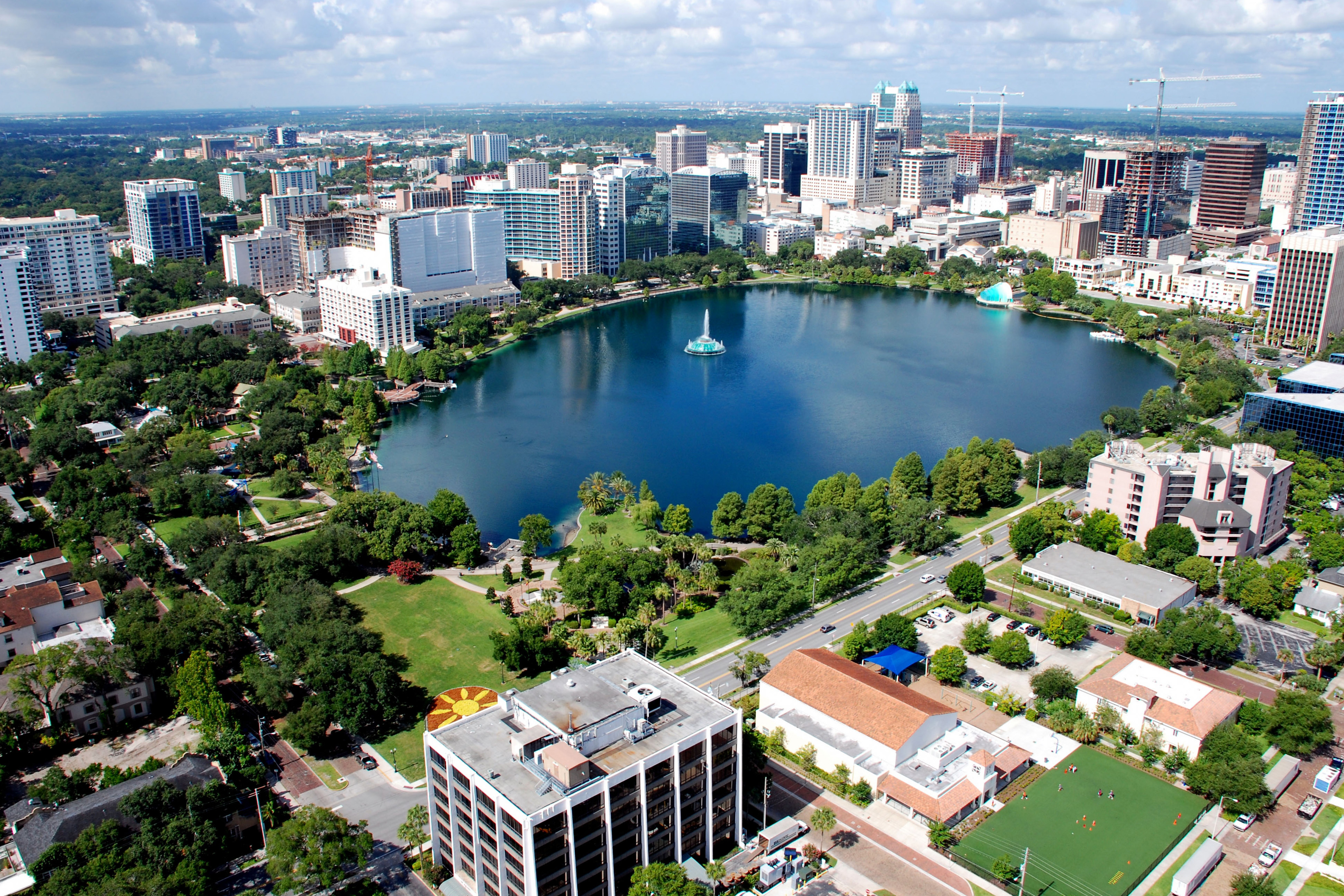 Luftaufnahme des Lake Eola in Orlando