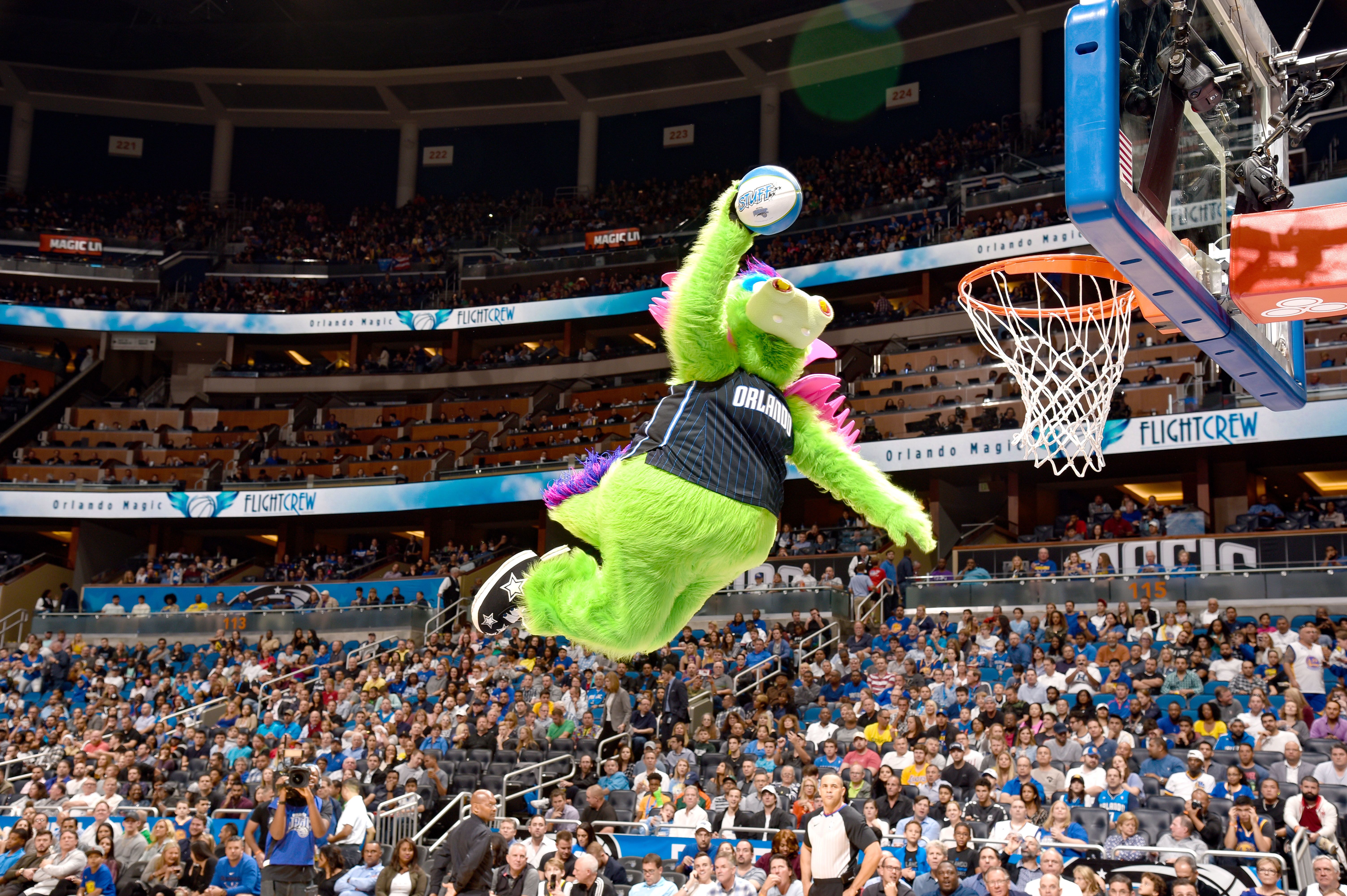 WÃ¤hrend des Spiels der Golden State Warriors gegen die Orlando Magic im Amway Center in Orlando, Florida