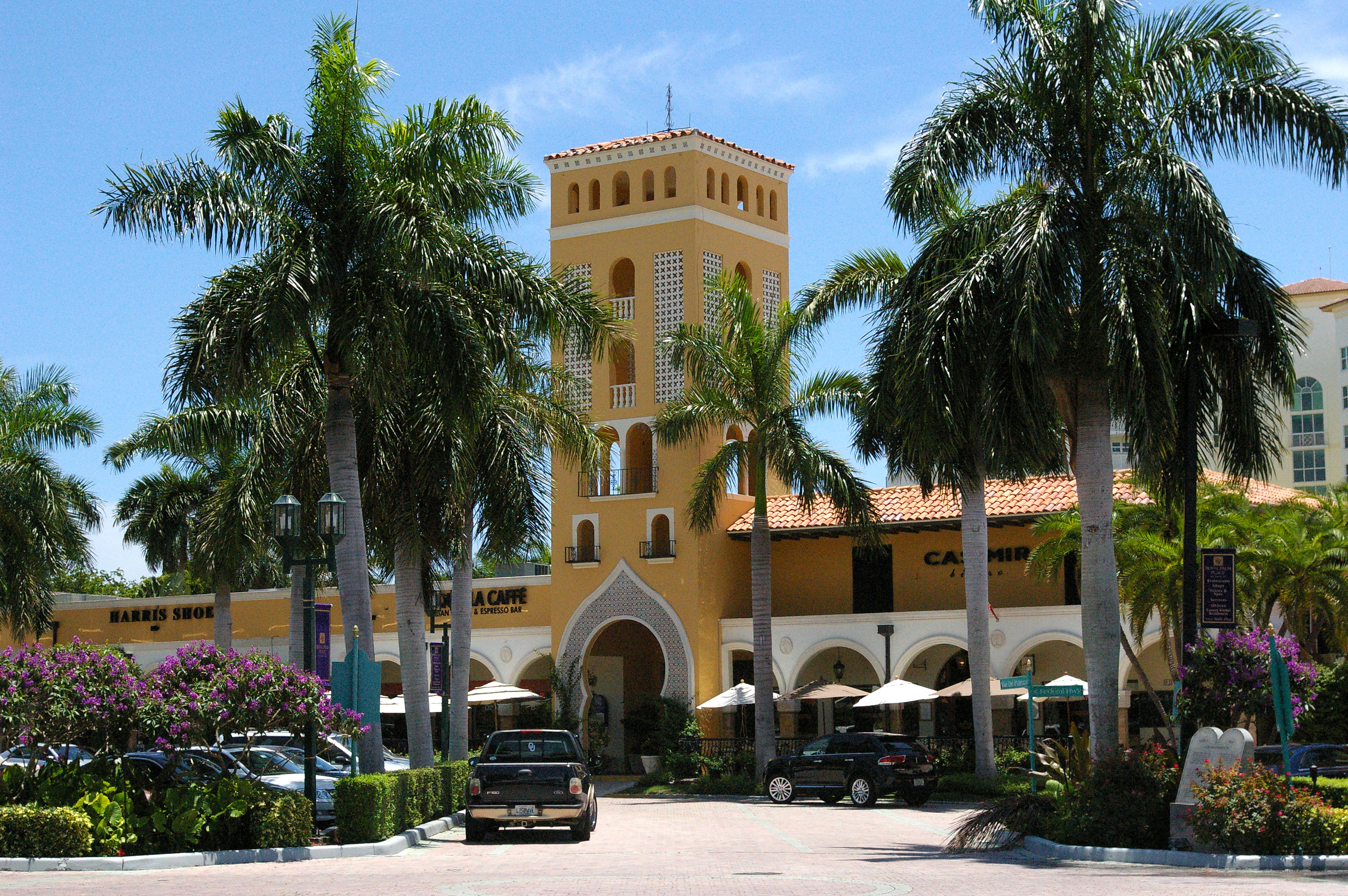 Das Einkaufszentrum Mizner Park in Boca Raton, Florida
