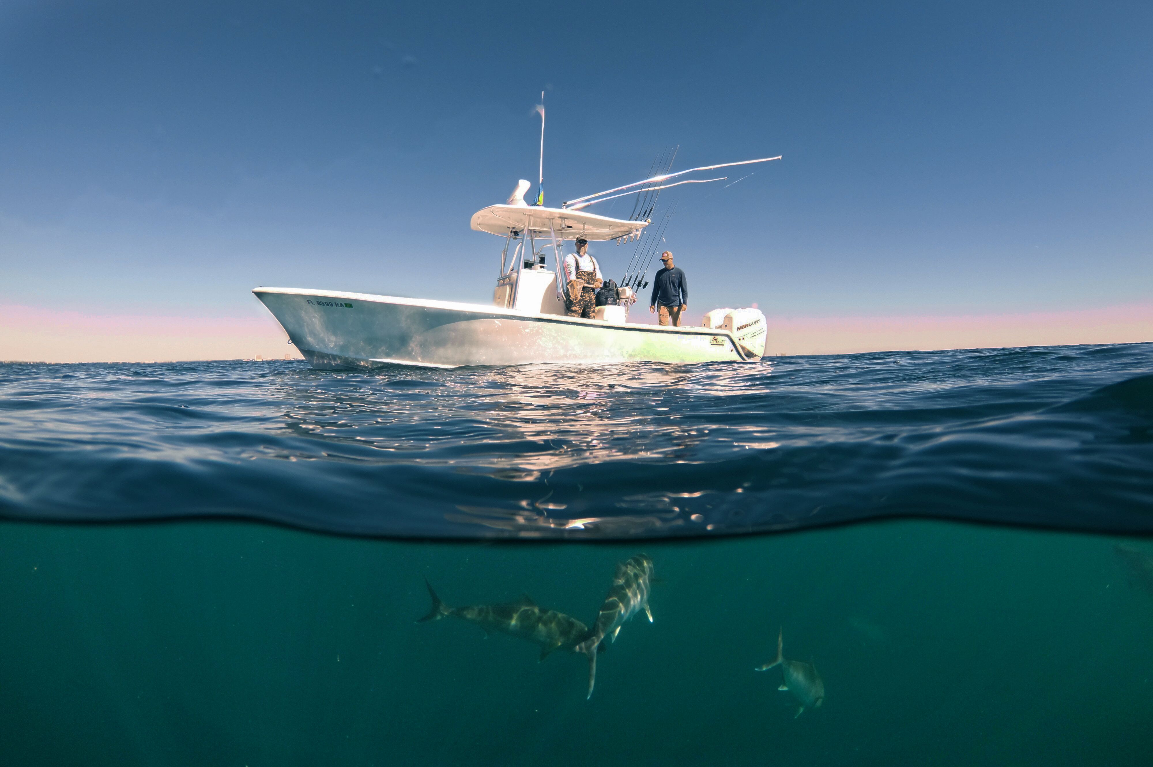 Fischer auf einem Fischerboot in Panama City Beach