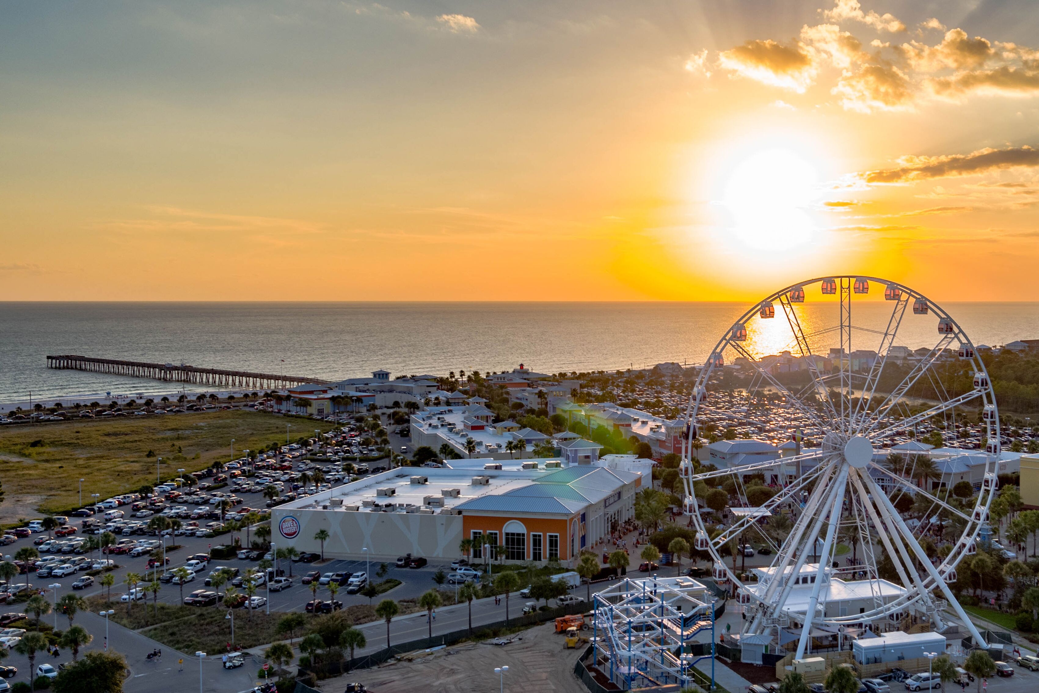 Riesenrad im Sonnenuntergang in Panama City Beach