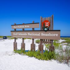 regionen/usa/florida/pensacola/schild-gulf-islands-national-seashore.cr2654x2654-1356x50 regionen/usa/florida/pensacola/schild-gulf-islands-national-seashore.cr2654x2654-1356x50