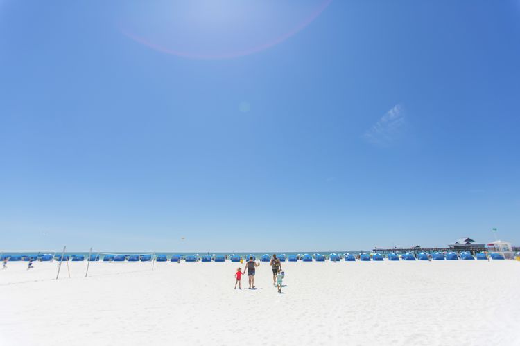 Familienausflug an den Strand von Clearwater im US-Bundestaat Florida