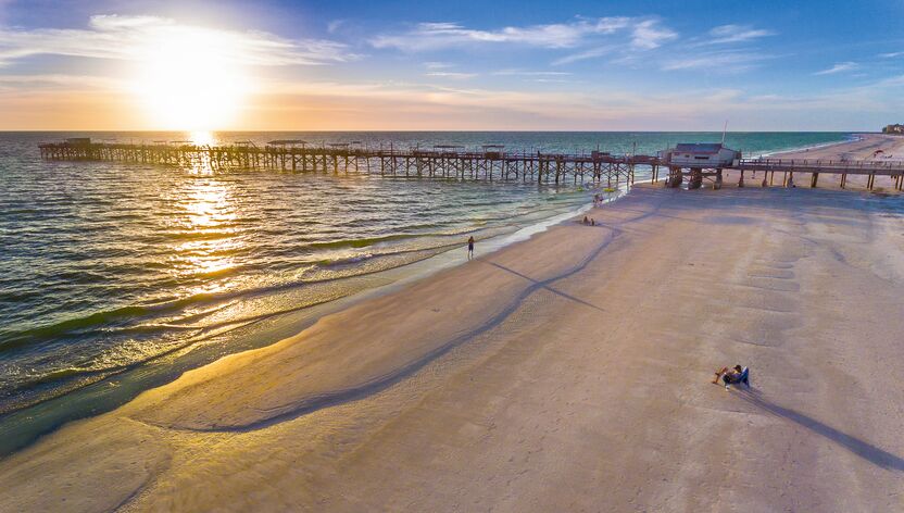 Der Redington Long Pier in Florida bei Sonnenuntergang