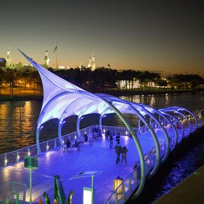 Der Riverwalk in der Tampa Bay in Florida bei Nacht