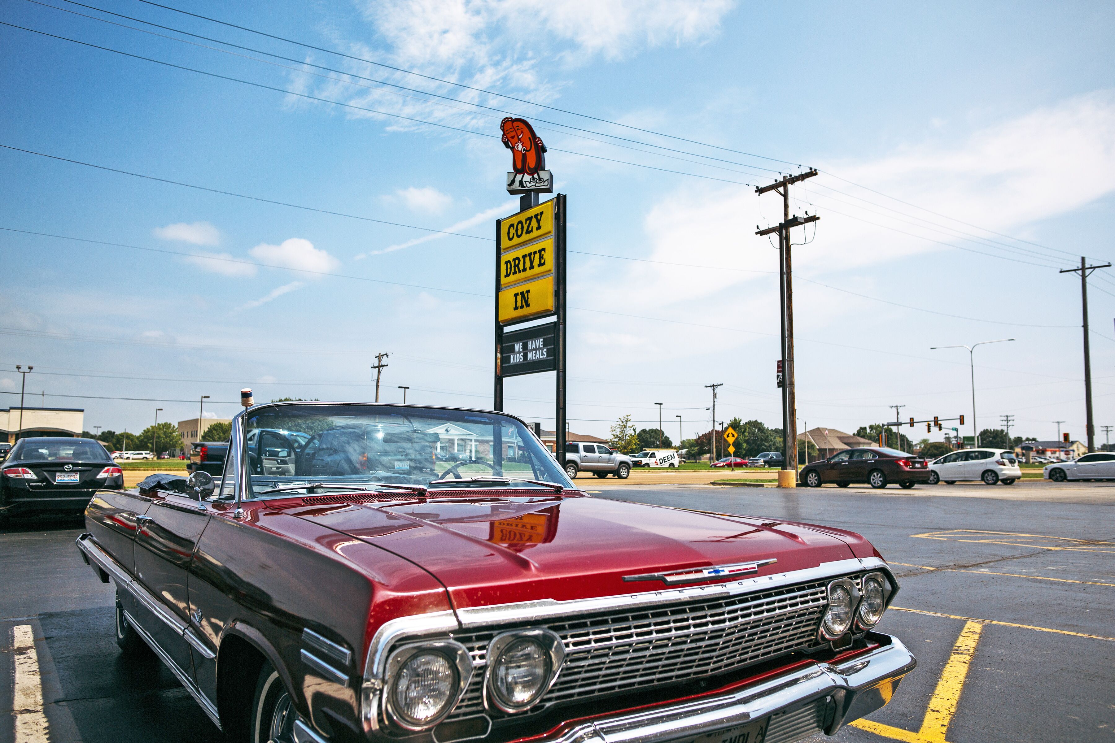 Oldtimer vor dem Cozy Dog, Illinois