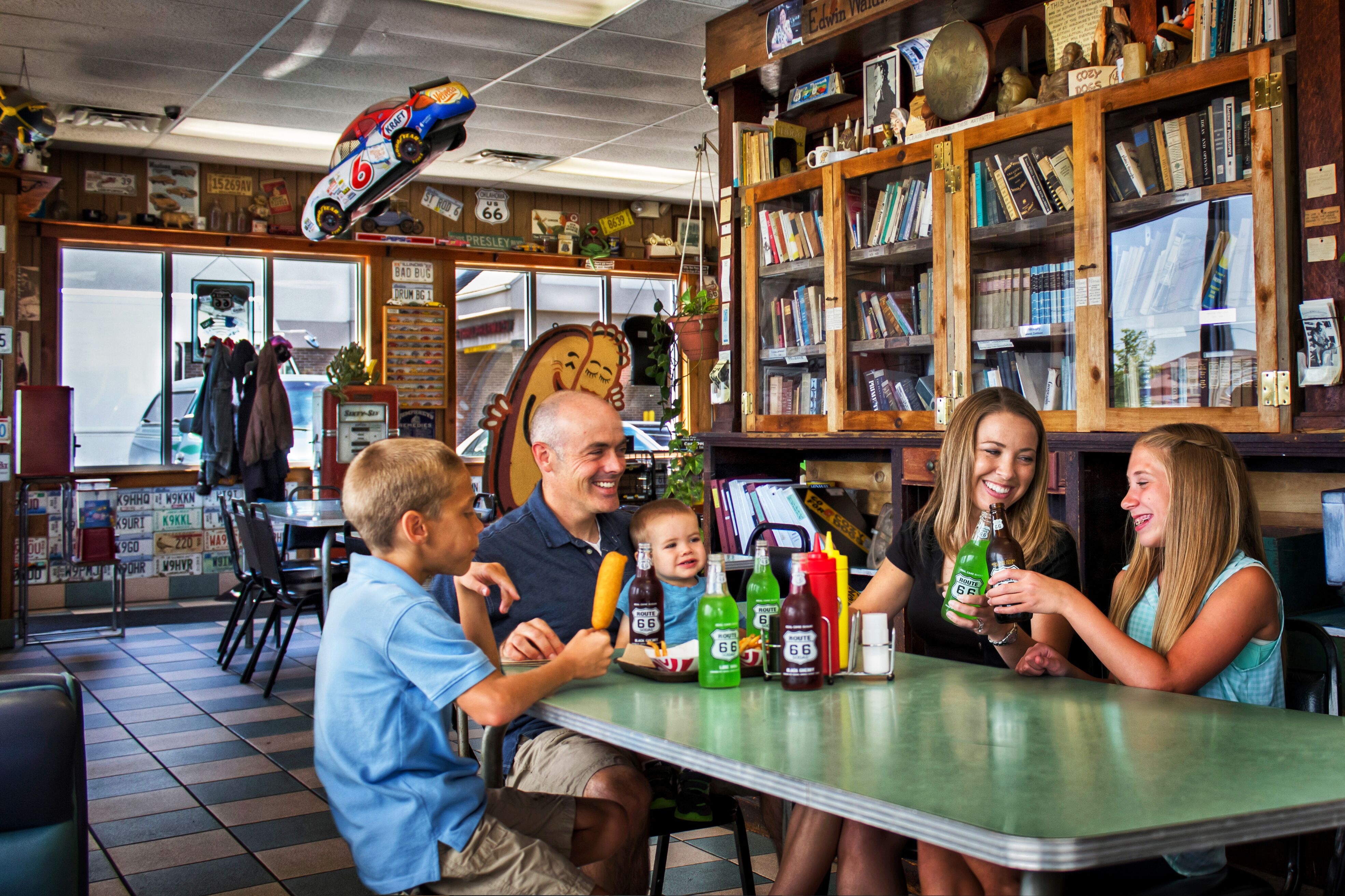 Familie im Cozy Dog, Illinois