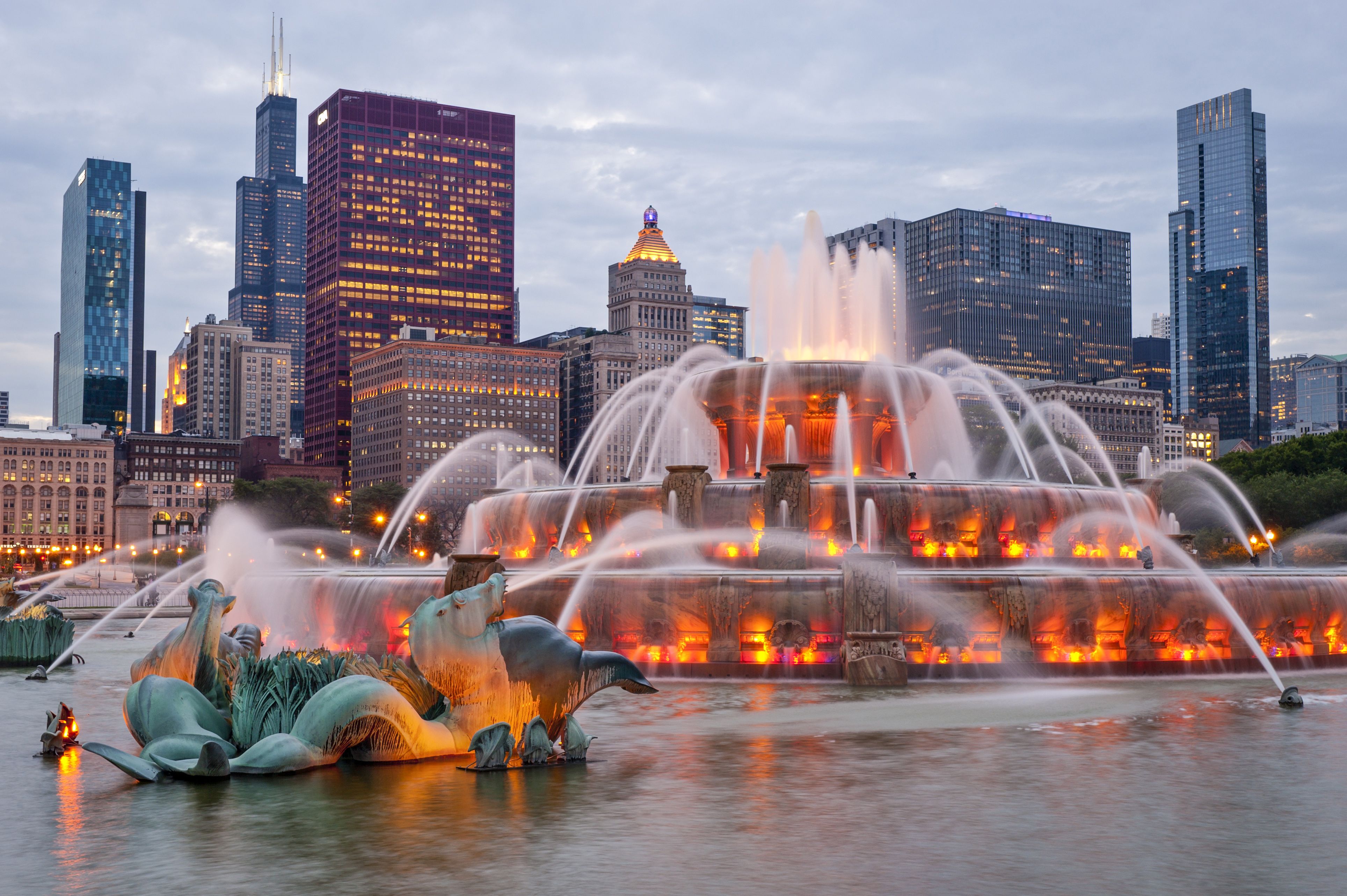 Der Buckingham-Brunnen in Chicago bei Nacht