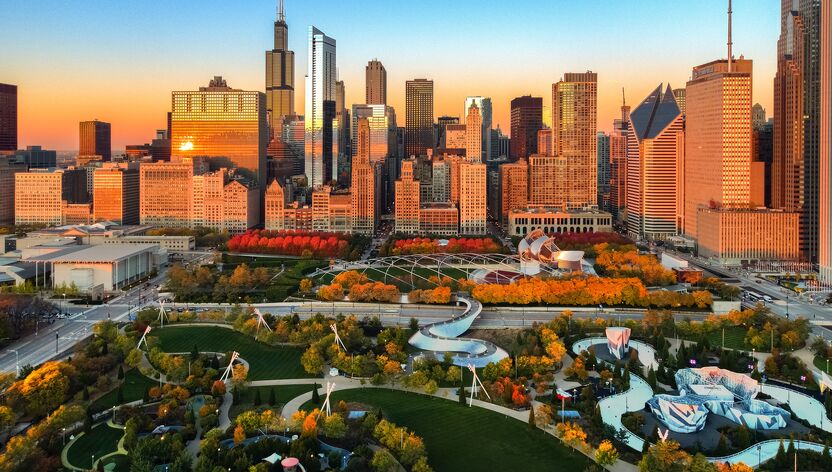 Die Skyline von Chicago bei Sonnenuntergang