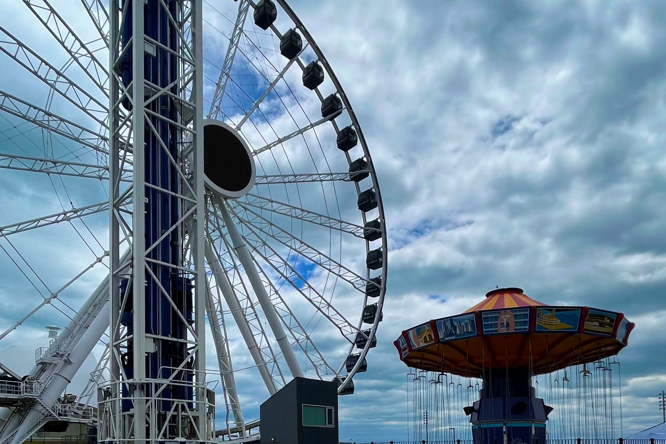 Blick aufs Navy Wheel Ferris Wheel