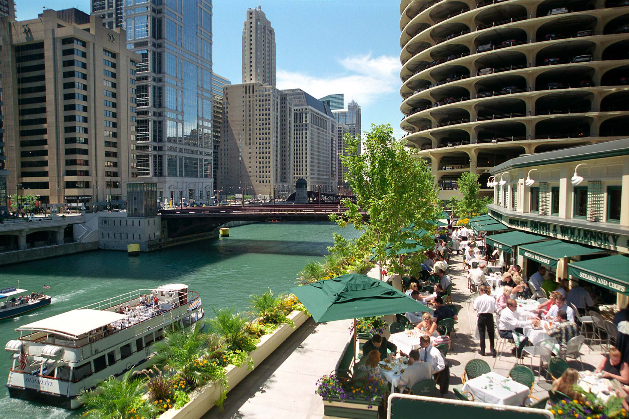 regionen/usa/great-lakes-staaten/illinois/chicago/restaurant-kanal-fluss-boot