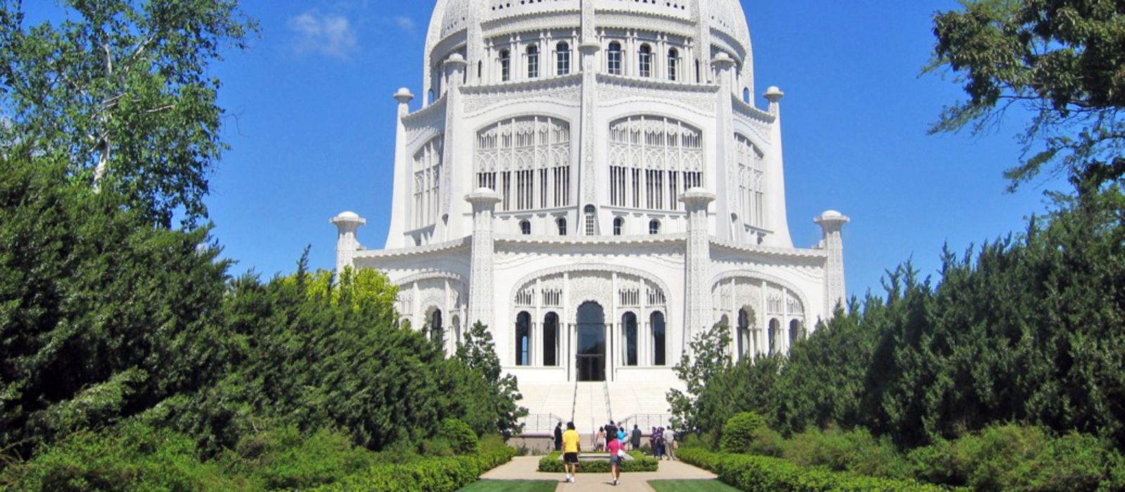 Das Bahá'i House of Worship mit Parkanlage