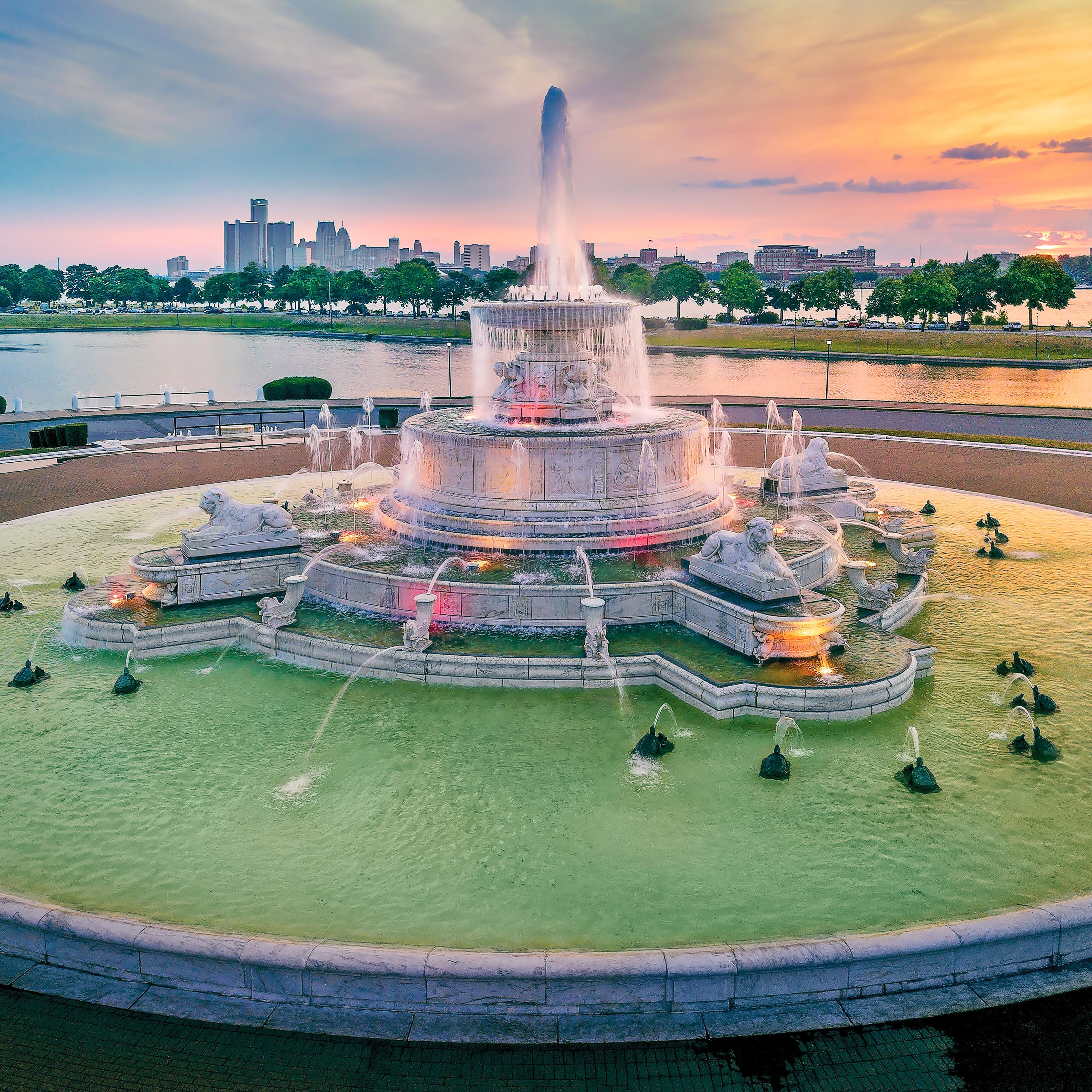 Wunderschöner Springbrunnen auf der Belle Isle in Detroit in Michigan