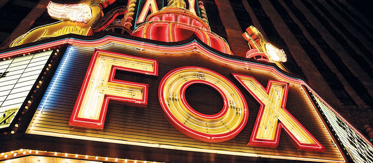 regionen/usa/great-lakes-staaten/michigan/detroit/fox-theatre-abend.cr1800x789-0x410