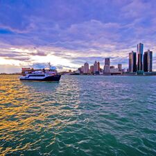 regionen/usa/great-lakes-staaten/michigan/detroit/schiff-skyline-see.cr2666x2661-533x0