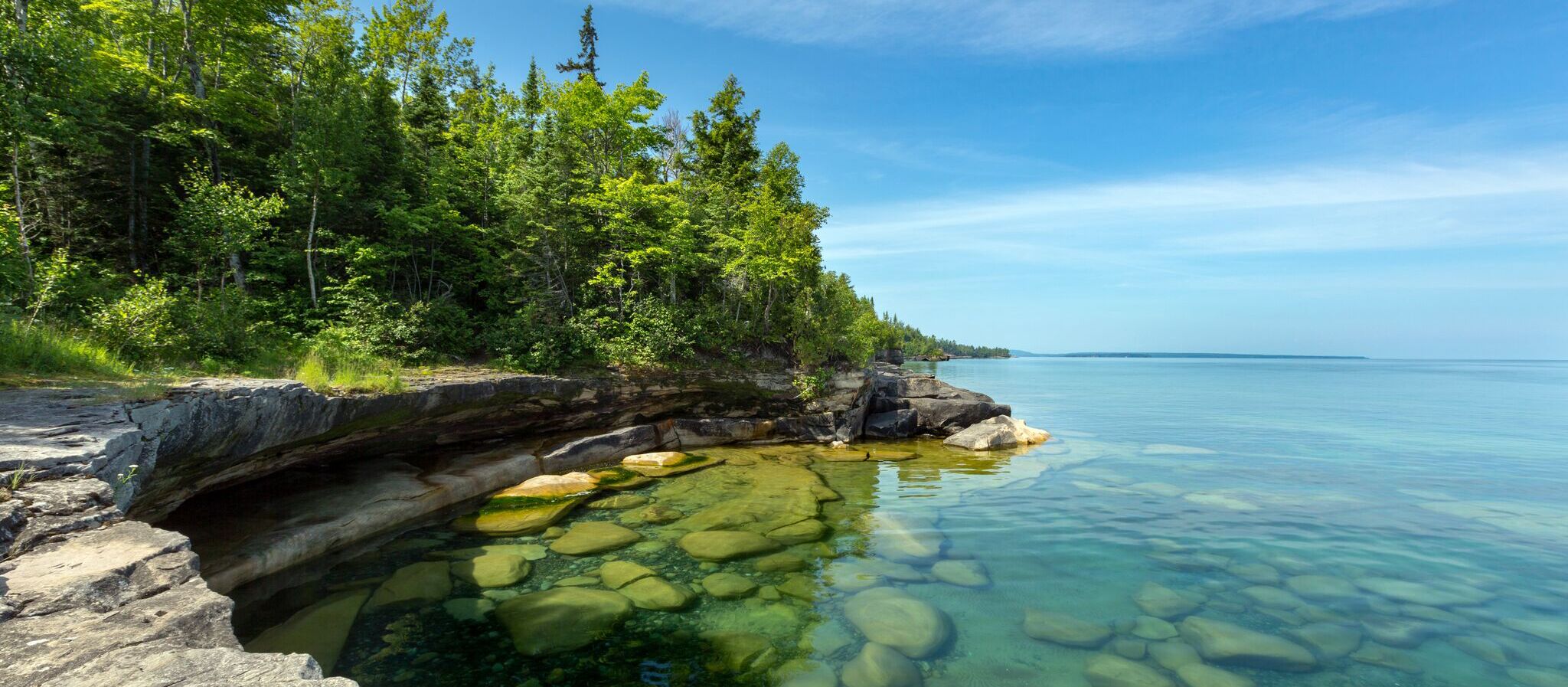 Glasklares Wasser im Paradise Cove am Lake Superior, Michigan