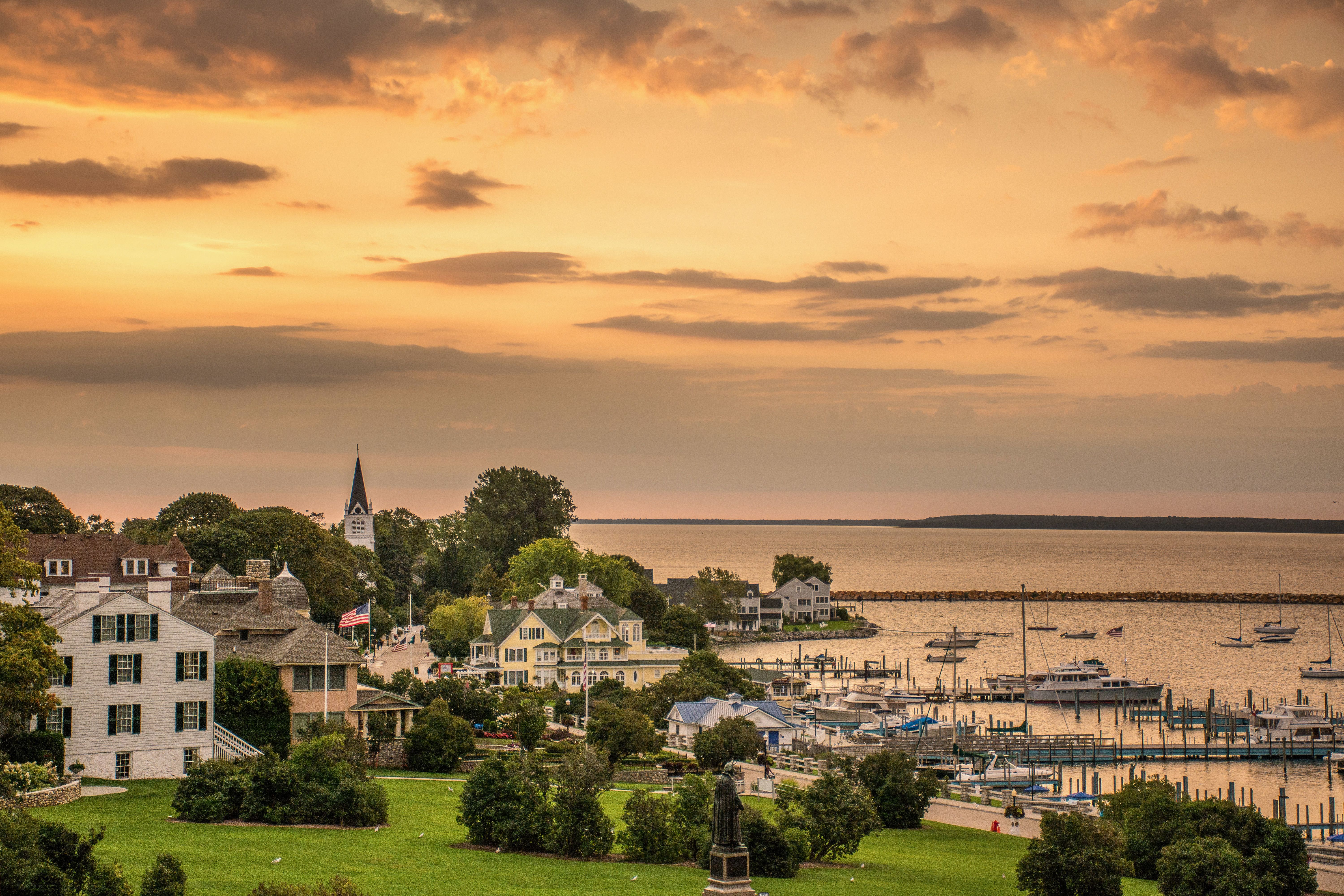 Mackinac Island im US-Bundesstaat Michigan in der Dämmerung