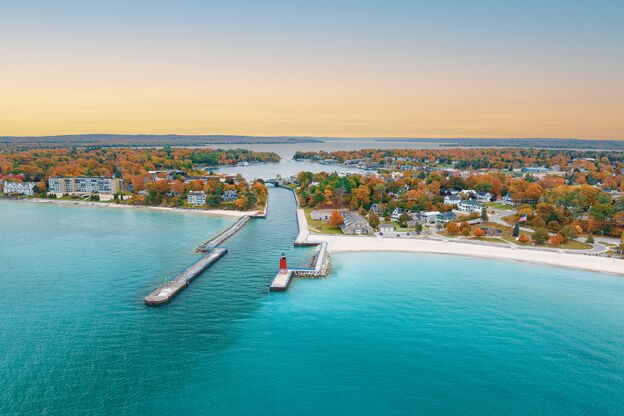 Drohnenaufnahme von Michigan im Herbst Drohnenaufnahme von Michigan im Herbst