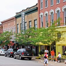 regionen/usa/great-lakes-staaten/michigan/petoskey-downtown.cr2301x2304-905x0 regionen/usa/great-lakes-staaten/michigan/petoskey-downtown.cr2301x2304-905x0