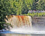 regionen/usa/great-lakes-staaten/michigan/upper-falls-tahquamenon.cr3456x1515-0x221 regionen/usa/great-lakes-staaten/michigan/upper-falls-tahquamenon.cr3456x1515-0x221
