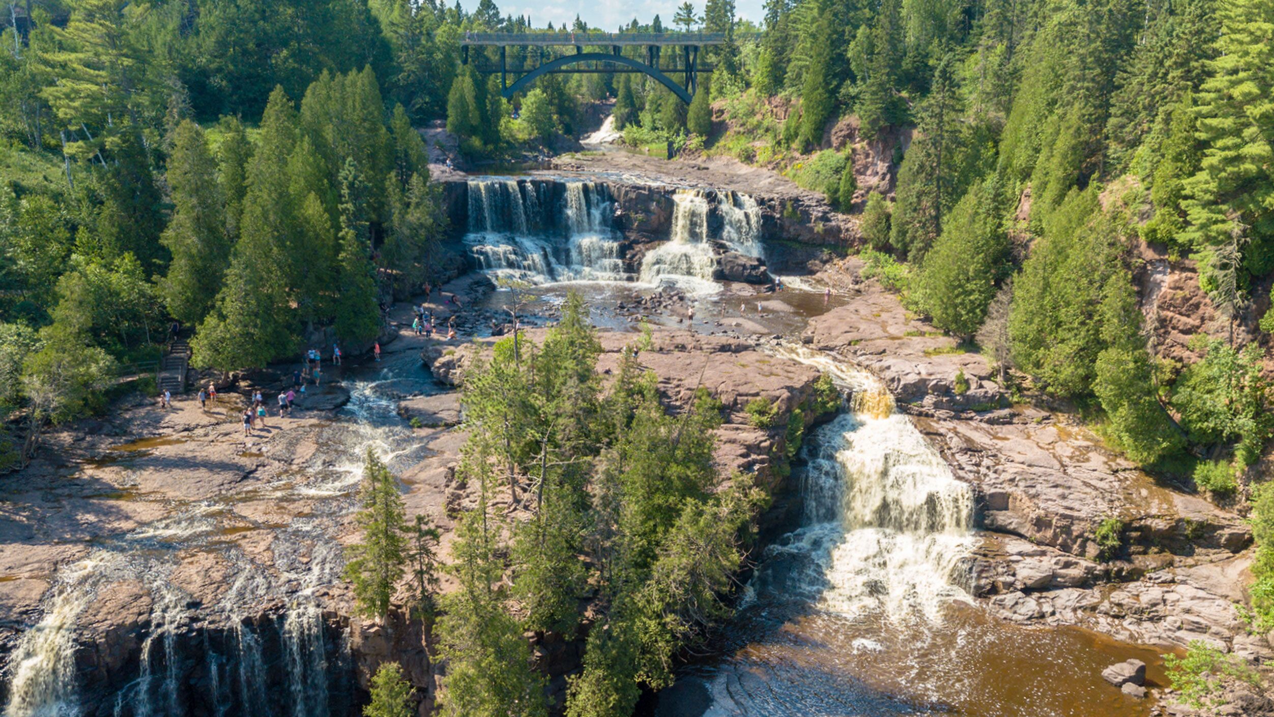 Die beeindruckenden Gooseberry Falls nahe Duluth