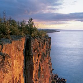 Sonnenuntergang über dem Lake Superior im US-Bundesstaat Minnesota