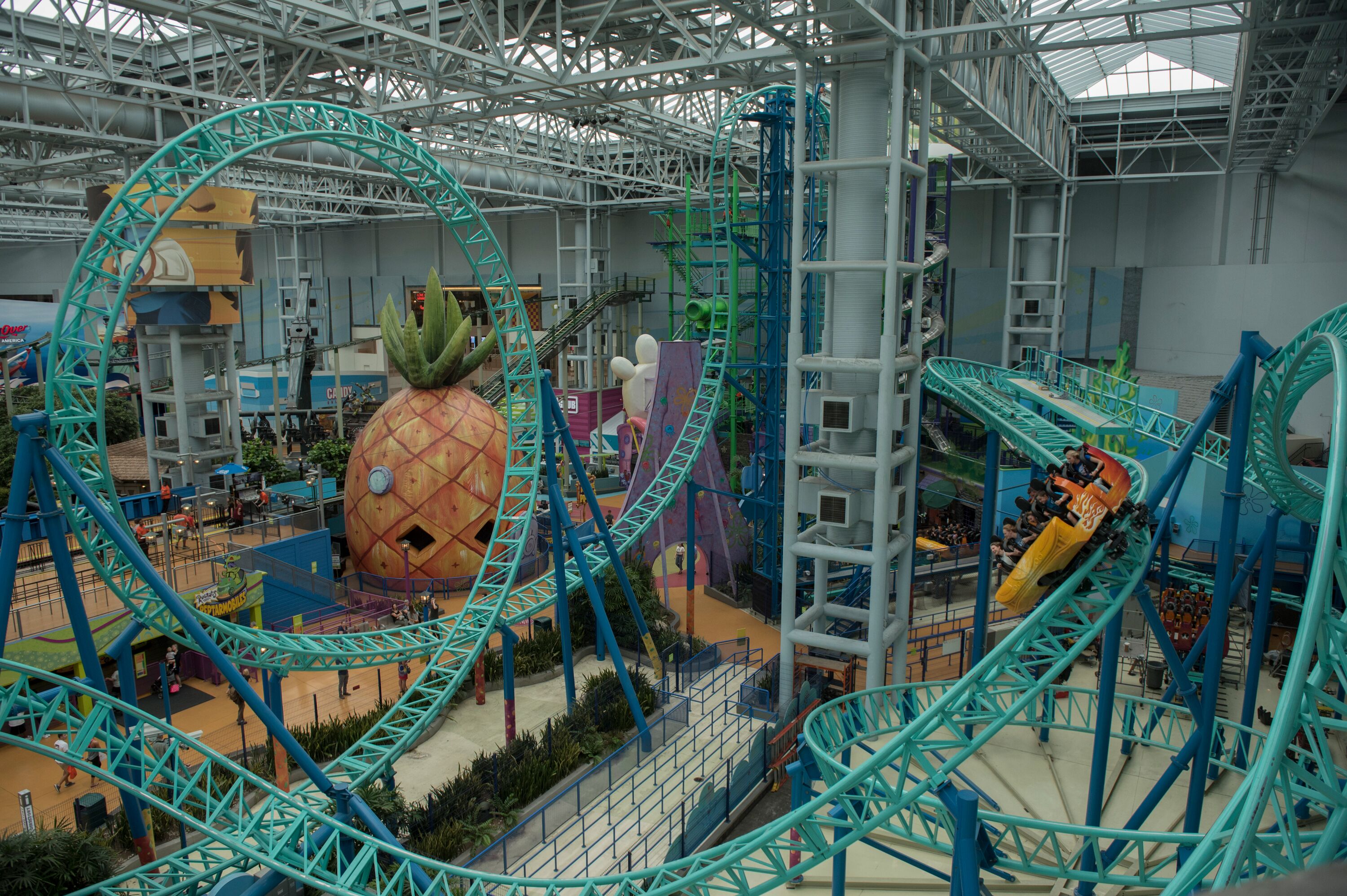 Spongebob Squarepants Rock Bottom Plunge Roller Coaster in der Mall of America in Bloomington, Minnesota