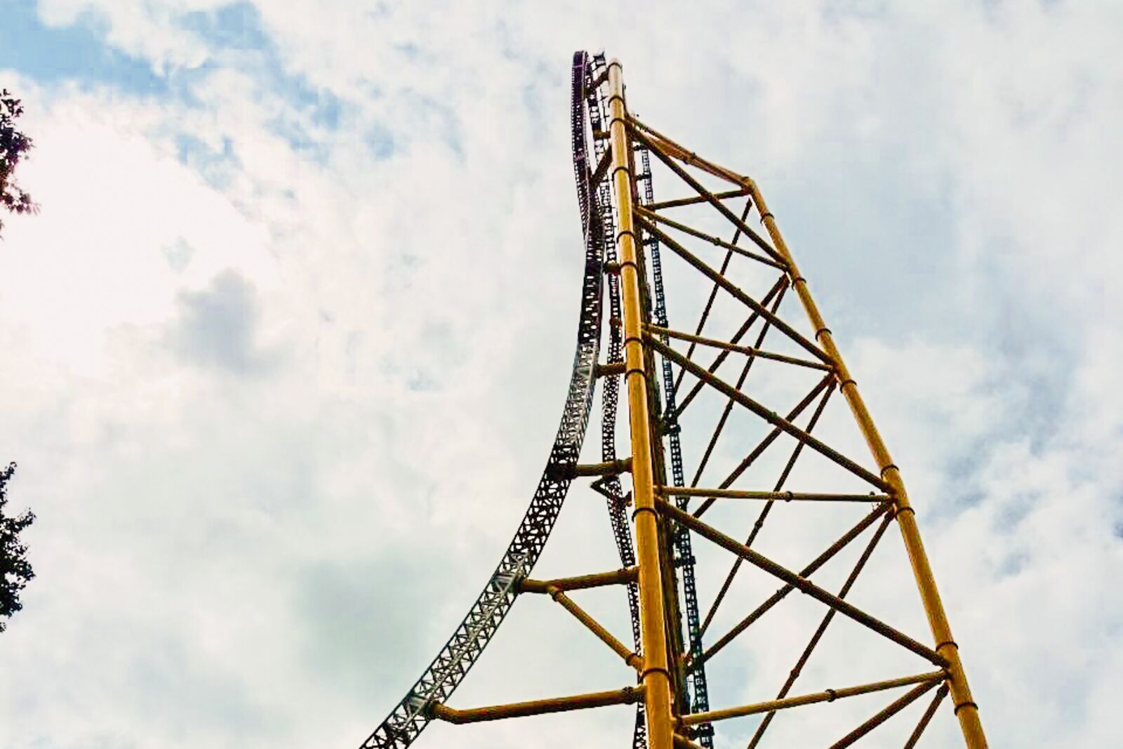 Die Holzachterbahn Blue Streak im Cedar Point Freizeitpark in Ohio