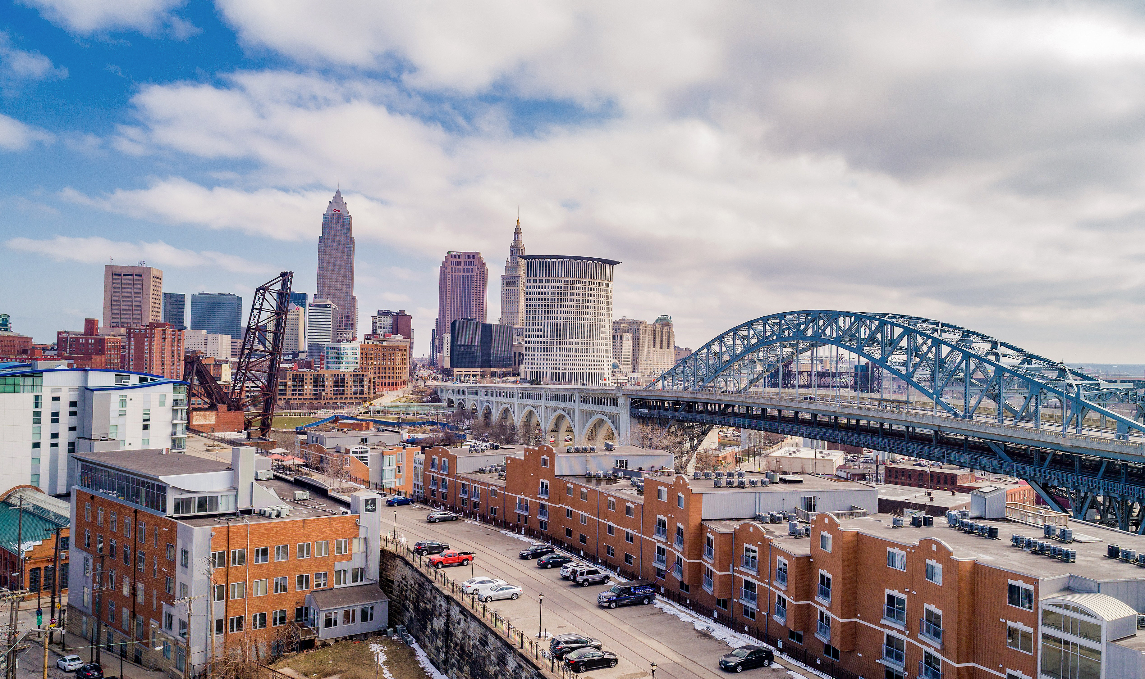 Blick auf die Detroit-Superior Bridge und die Skyline von Cleveland