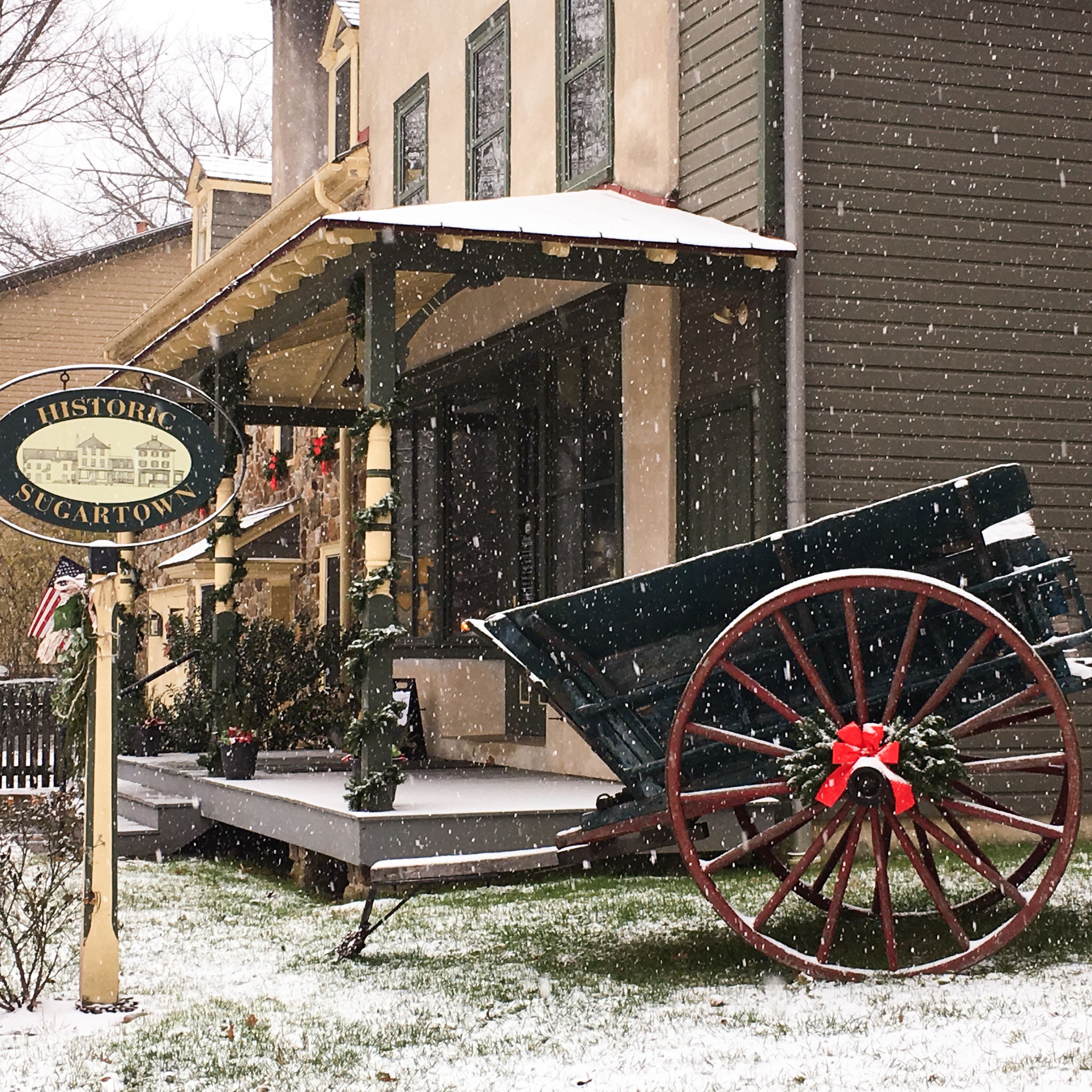verschneiter Holiday Craft Market in Historic Sugartown