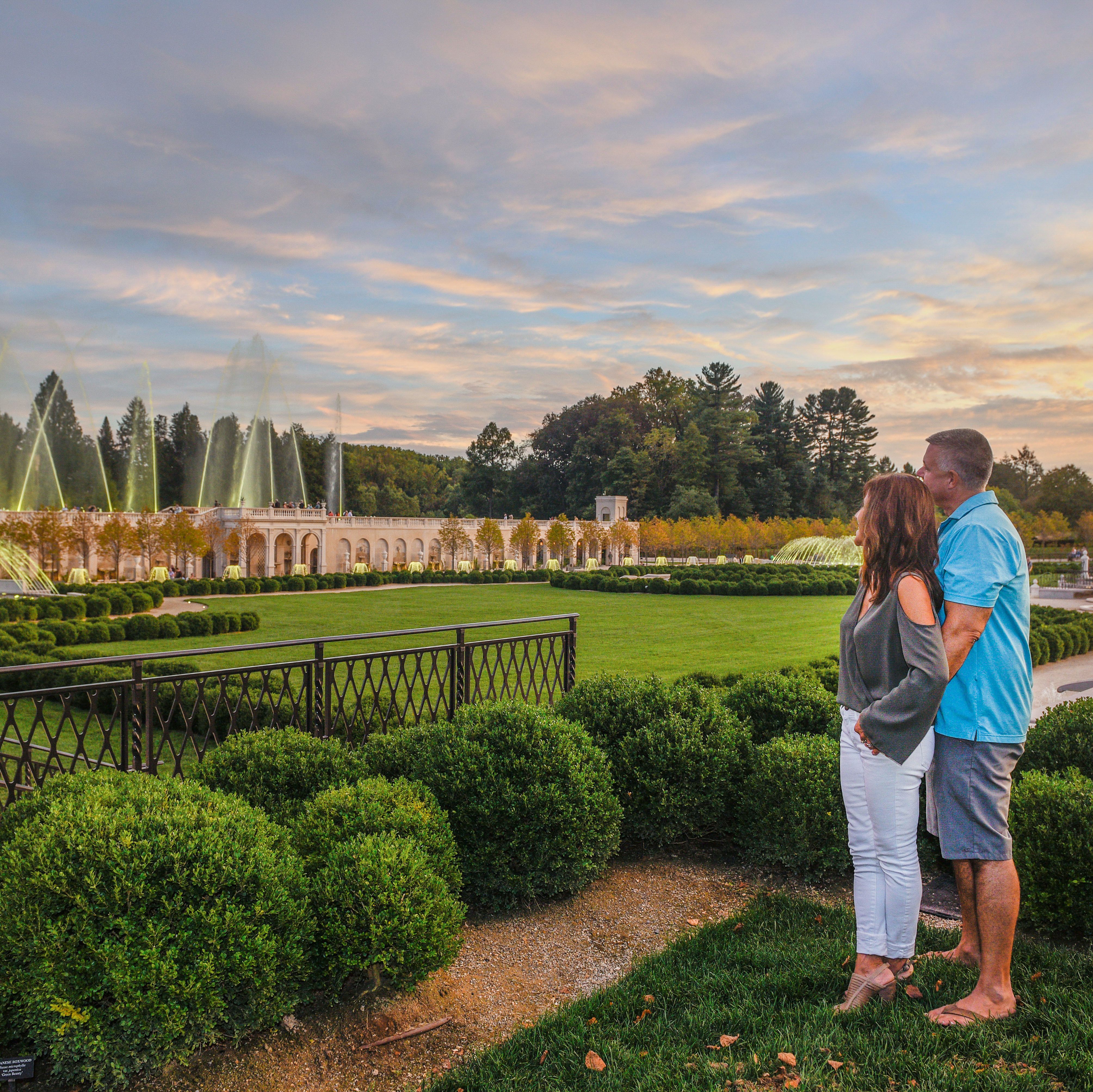 Gemeinsam den Sonnenuntergang in den Longwood Gardens genießen