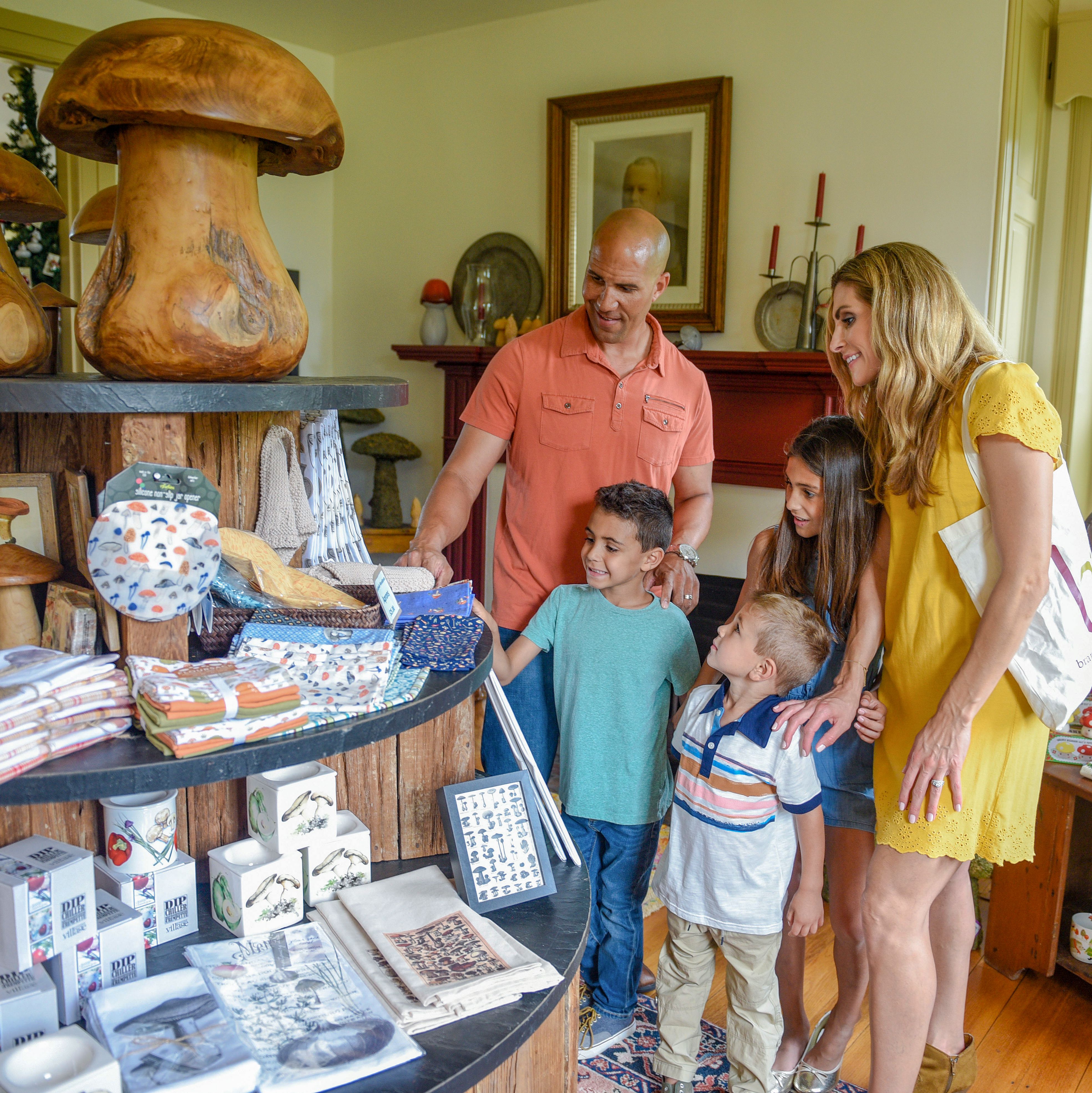 Im Geschenkladen The Woodlands at Phillips Mushroom Farms in Kennett Square