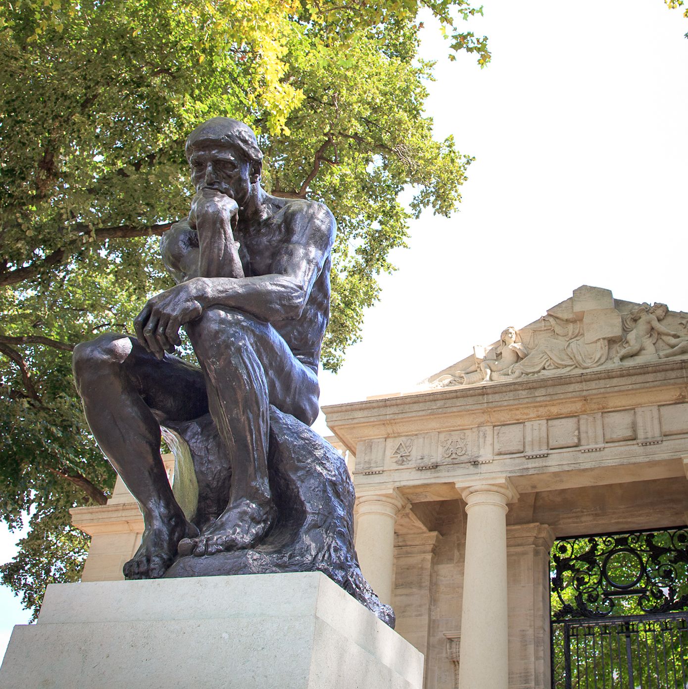 Die Statue Der Denker vor dem Rodin Museum in Philadelphia