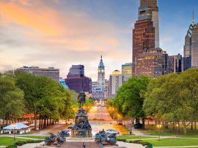Die Skyline von Philadelphia im Licht des Sonnenuntergangs
