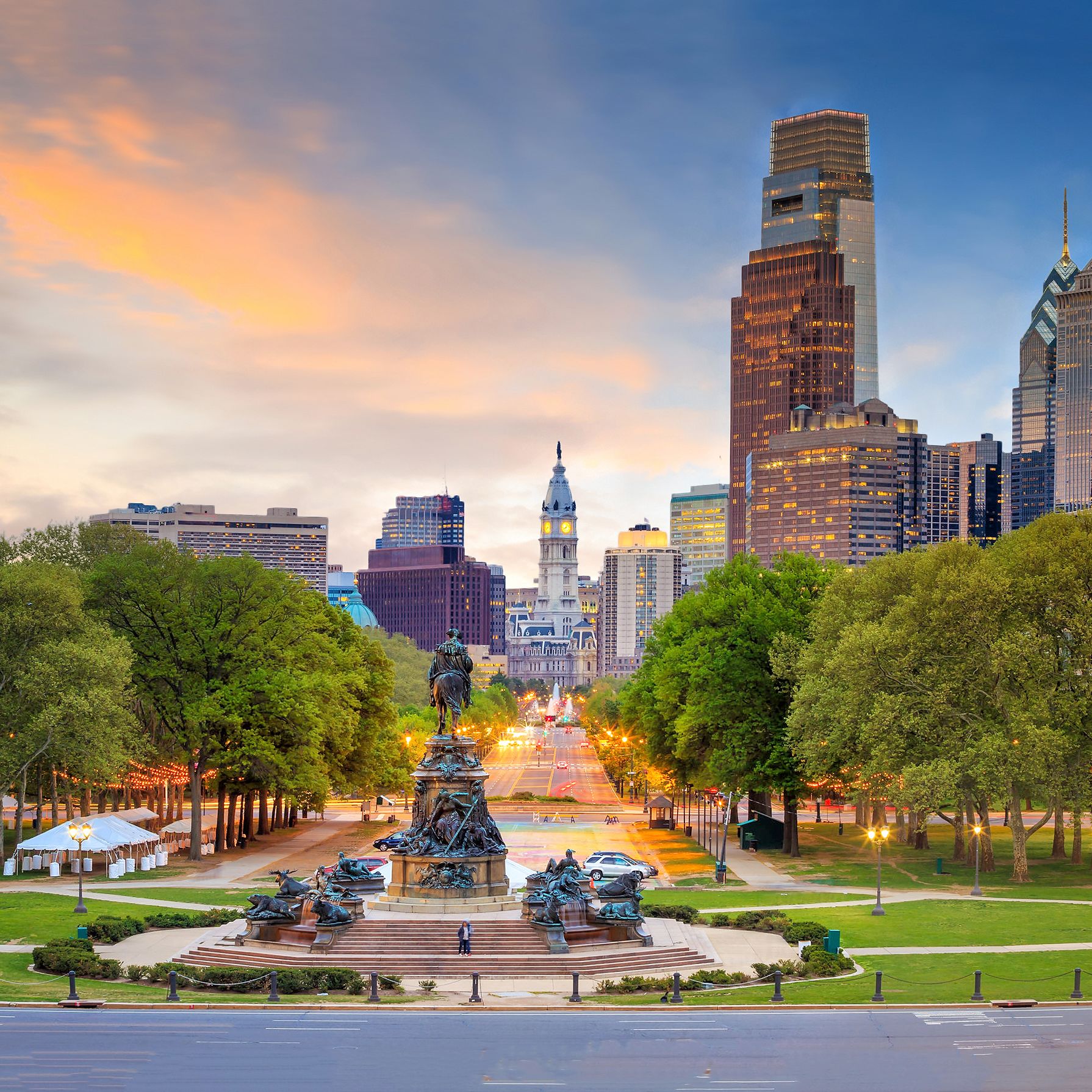 Die Skyline von Philadelphia im Licht des Sonnenuntergangs