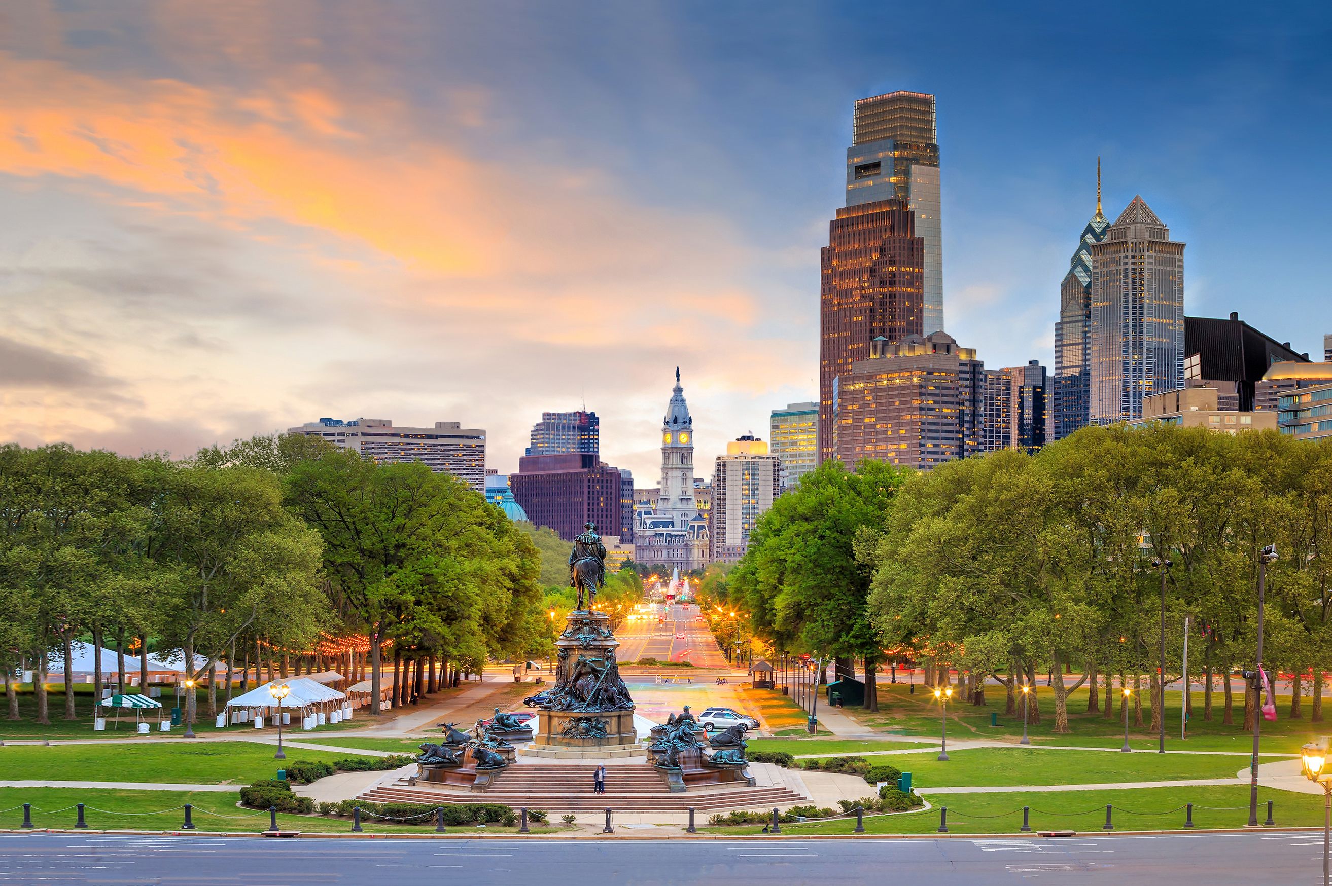 Die Skyline von Philadelphia im Licht des Sonnenuntergangs