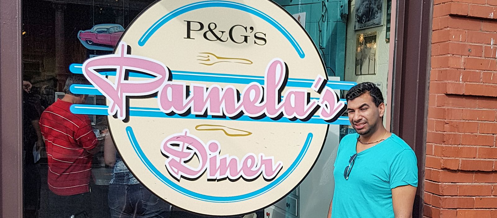 Mitarbeiter Hans Chawla vor dem Pamela's Diner in Pittsburgh