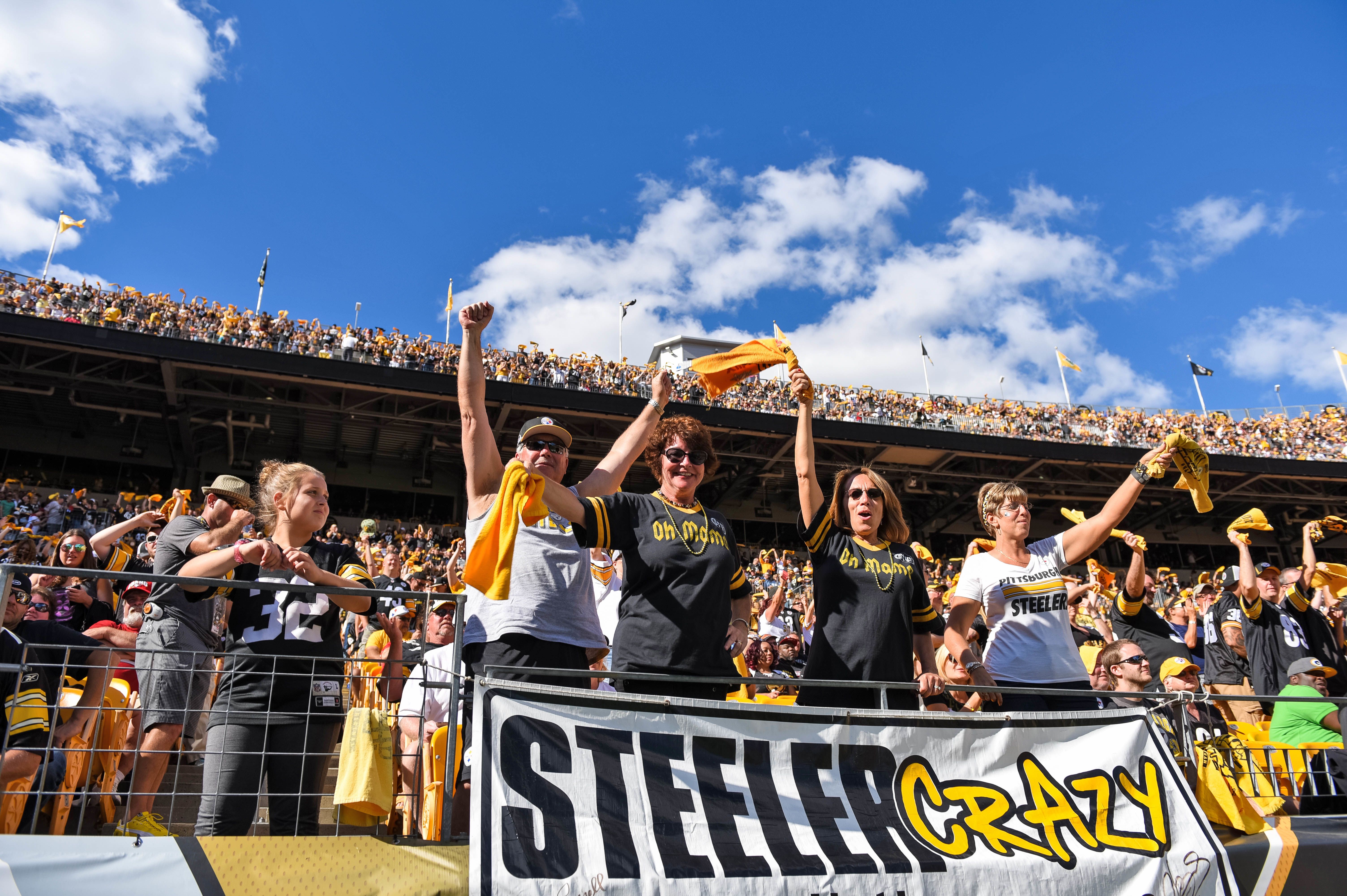 Steeler Fans im Heinz Field in Pittsburgh