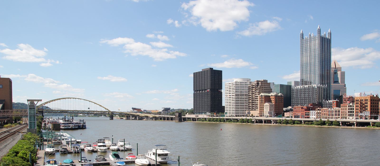 Ausblick auf den Monongahela River und die Skyline von Pittsburgh, Pennsylvania