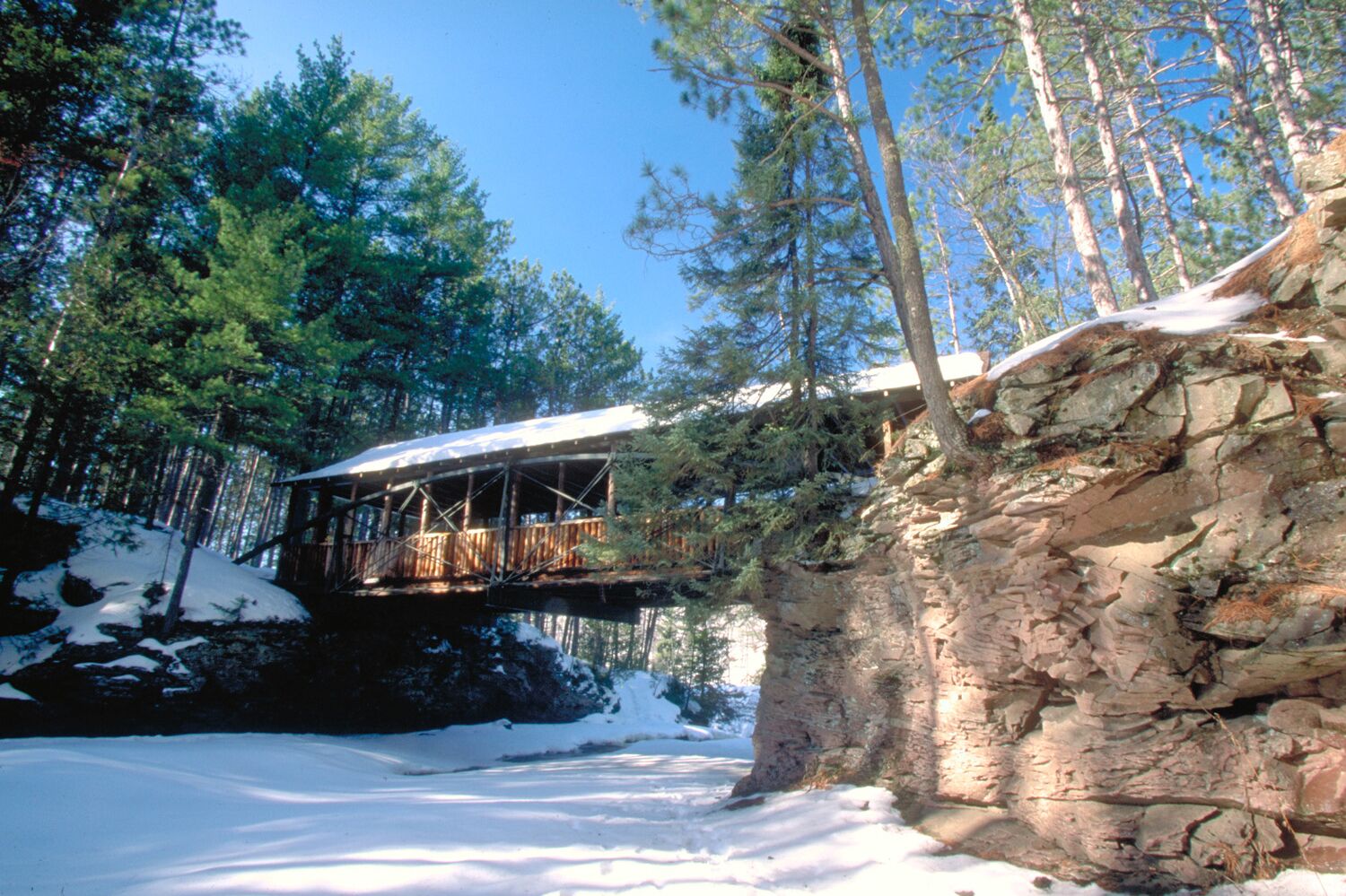 regionen/usa/great-lakes-staaten/wisconsin/allgemein/amnicon-falls-northwoods-winter.cr1500x999-0x0