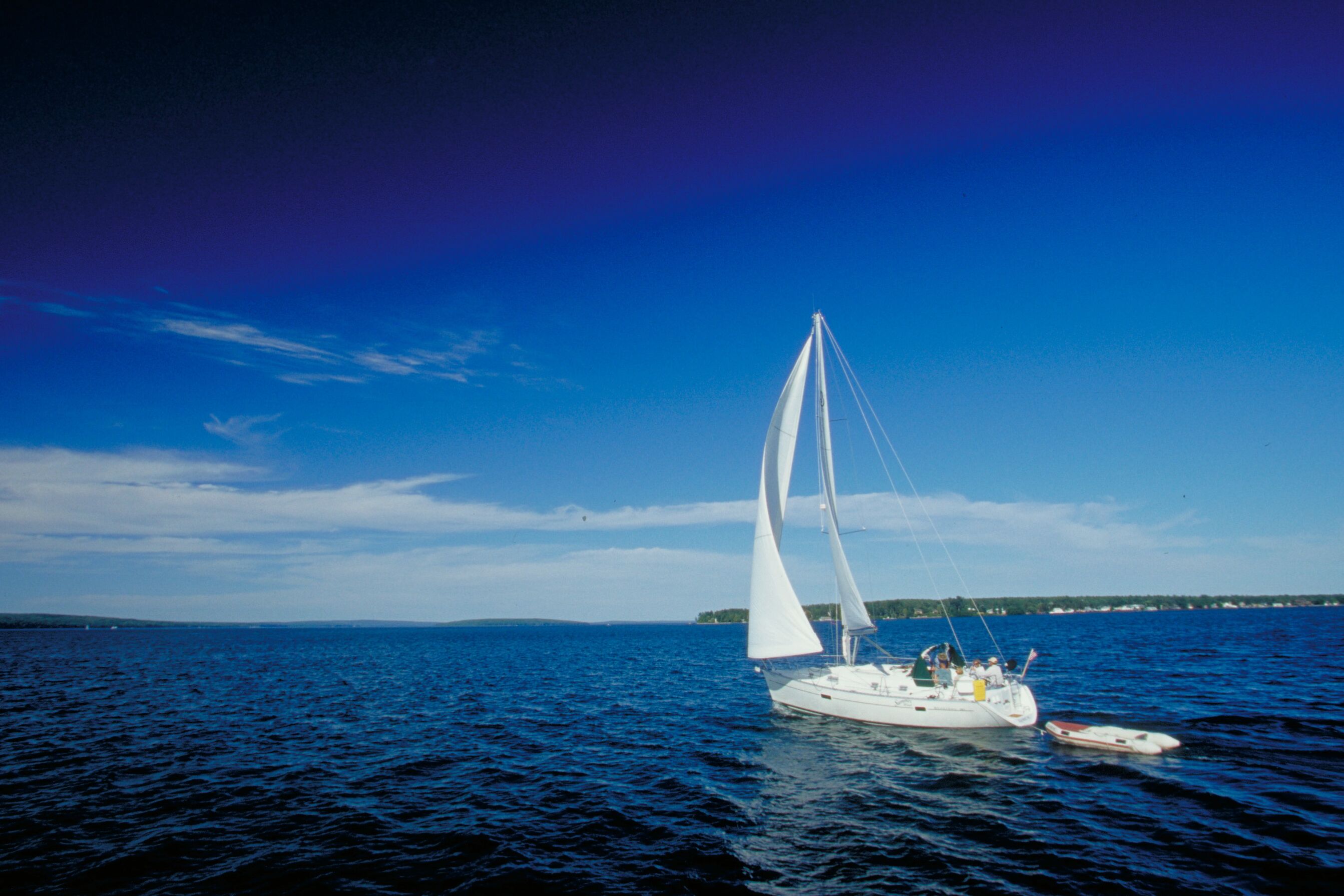 regionen/usa/great-lakes-staaten/wisconsin/allgemein/apostle-island-segelboot.cr2685x1790-0x0