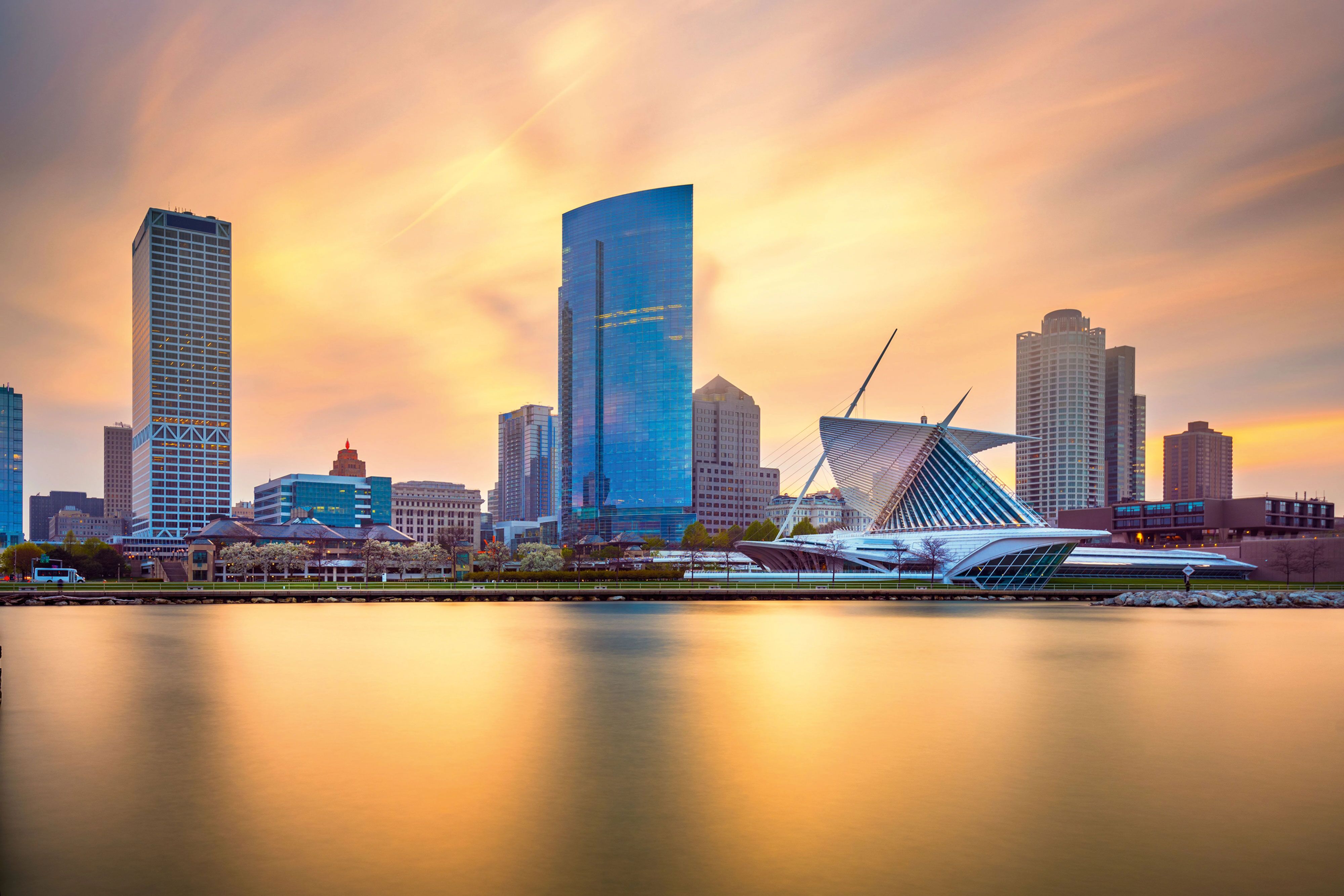 Skyline bei Sonnenuntergang in Milwaukee