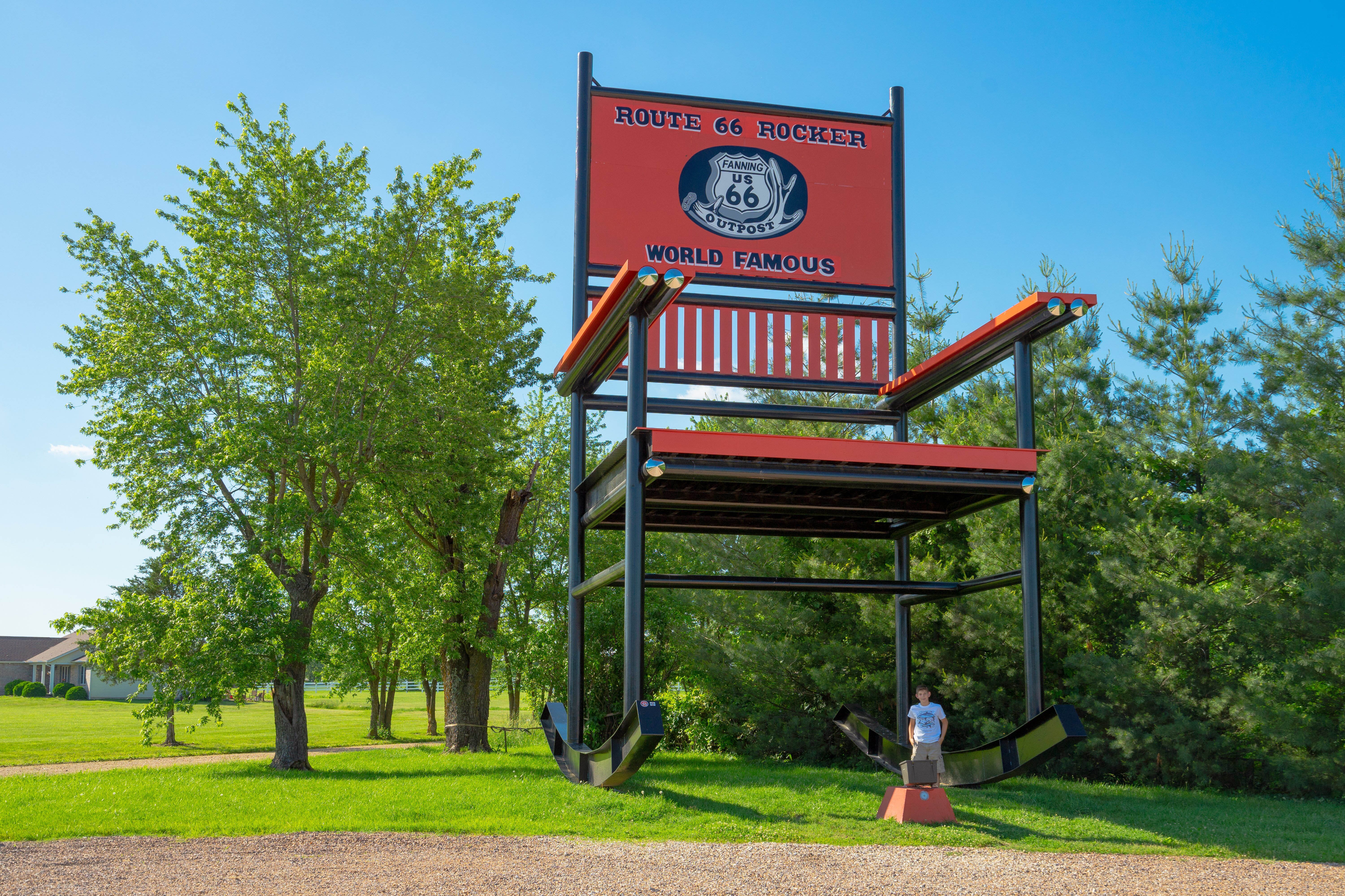 Der World's Largest Route 66 Rocking Chair in Cuba, Missouri Der World's Largest Route 66 Rocking Chair in Cuba, Missouri